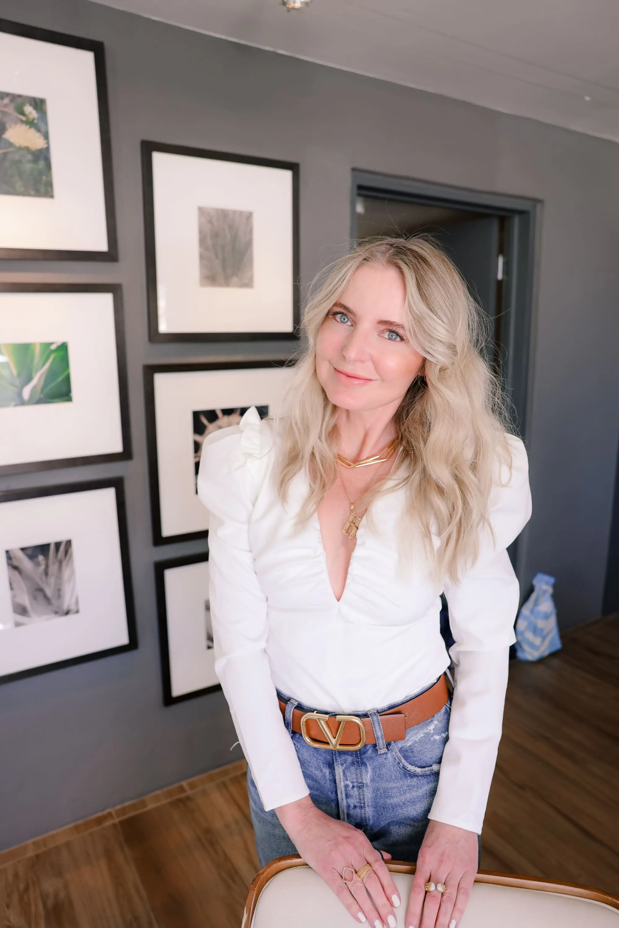 ASTR The Label White Plunge neck bodysuit, erin busbee, white dressy tops, white tops for ladies, white tops long sleeve, cute white tops for summer, cute white tops long sleeve, pretty white tops, white blouses, top 10 home décor Instagram accounts10 Ways To Instantly Look Sexy And Sophisticated At Any Age