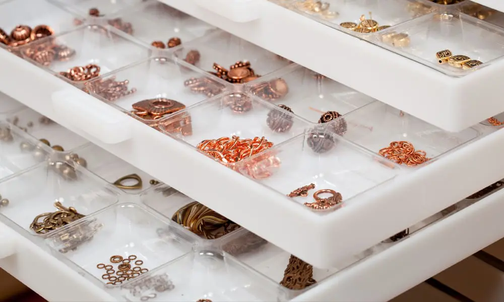 Accessories Organization Ideas, Fashion blogger Erin Busbee of BusbeeStyle.com sharing her favorite ways to keep accessories and jewelry organized with small space in Telluride, Colorado