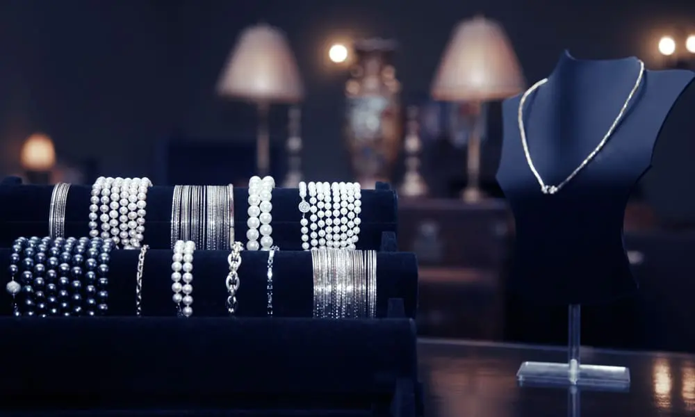 Accessories Organization Ideas, Fashion blogger Erin Busbee of BusbeeStyle.com sharing her favorite ways to keep accessories and jewelry organized with small space in Telluride, Colorado