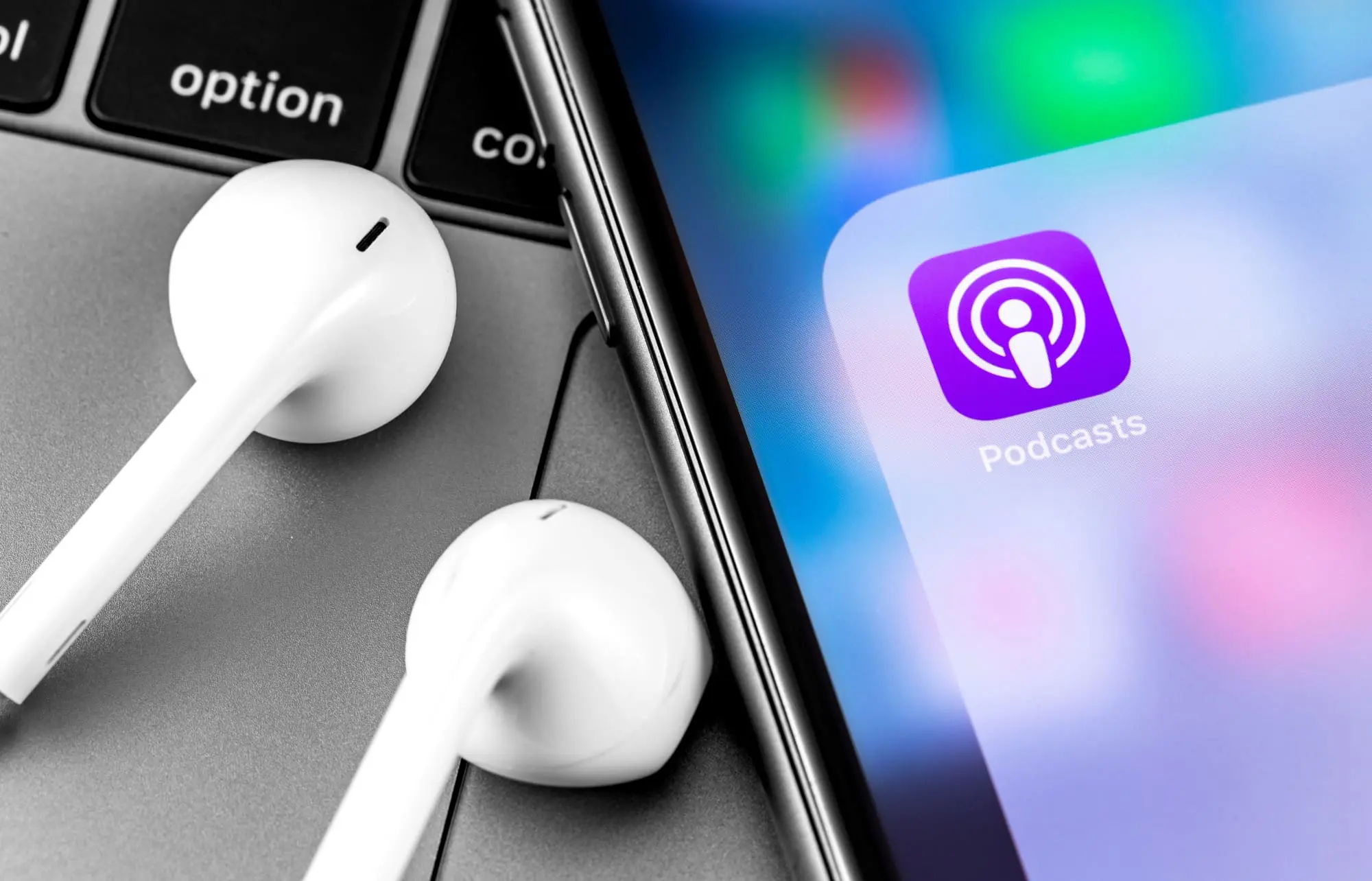 Best Podcasts, Fashion blogger Erin Busbee of Busbee Style sharing the teams favorite podcasts from Denise, Allison, and Kaitlyn