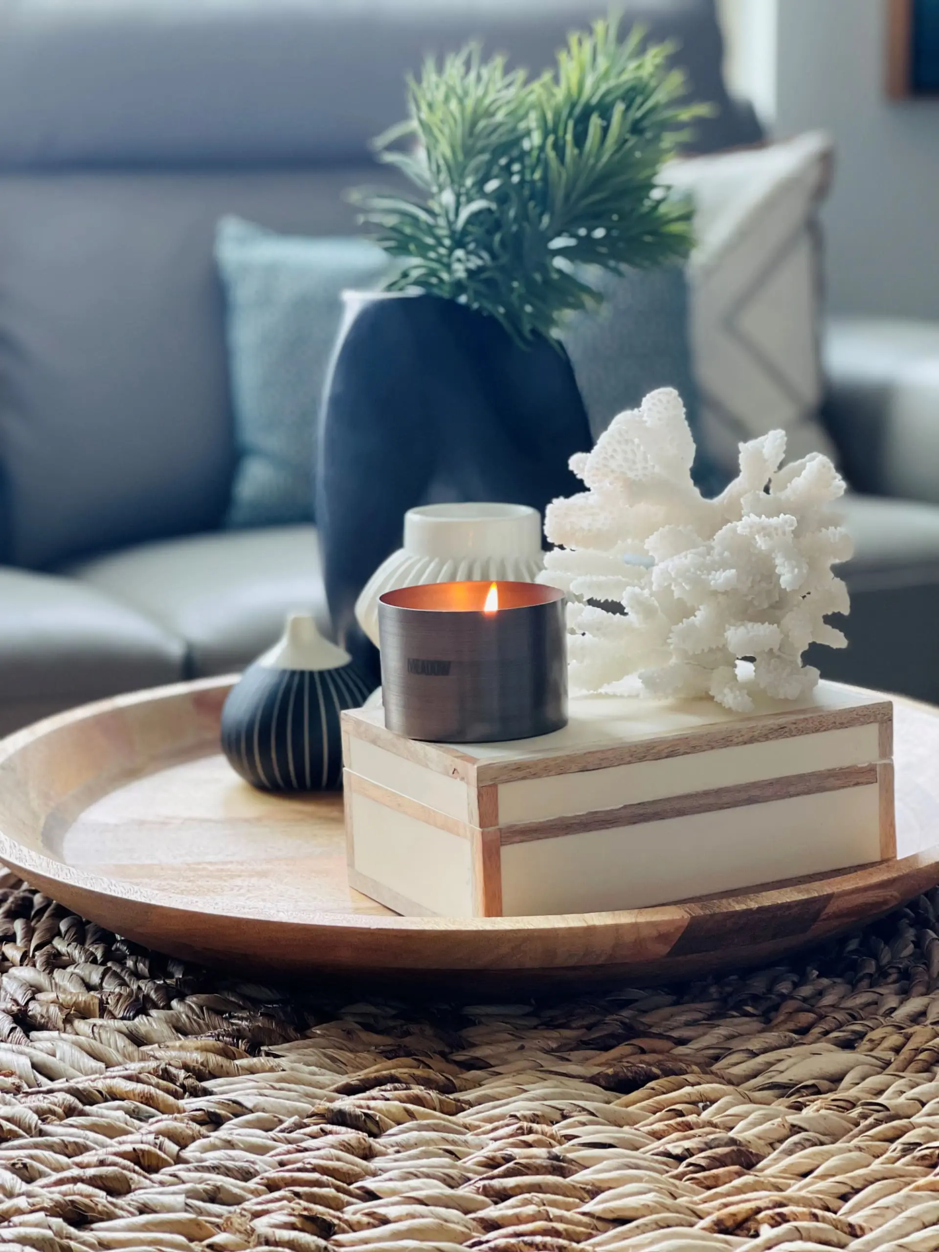 how to decorate your coffee table, style your coffee table with ease, 5 Sophisticated Ways to Style Your Coffee Table On A Budget