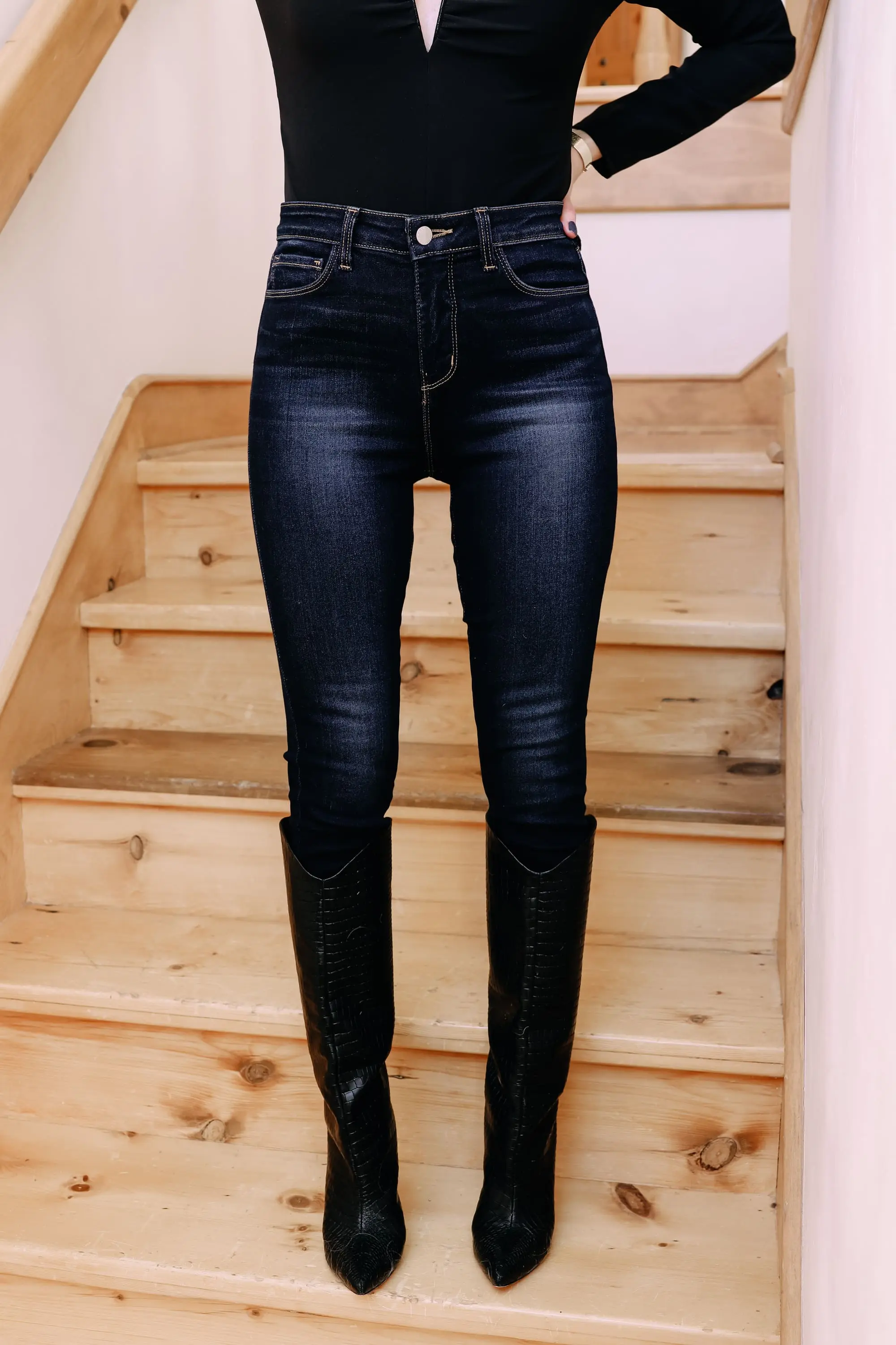 Holiday Outfits With Jeans, Erin Busbee of Busbee Style wearing a black ASTR the Label puff sleeve bodysuit, L'Agence dark wash skinny jeans, and black snake embossed boots by Schutz from Nordstrom in Telluride, Colorado