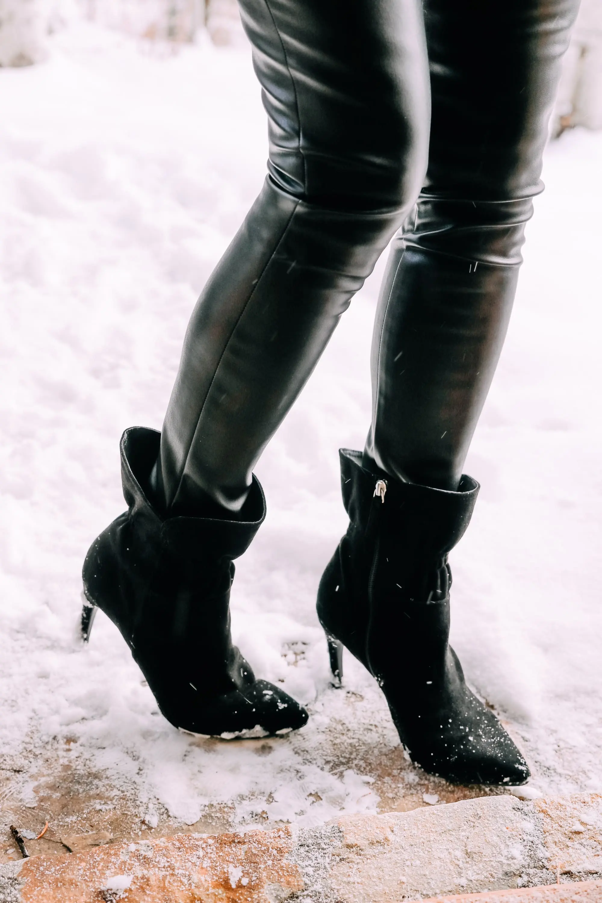 Holiday Party Outfits, Erin Busbee of Busbee Style wearing a black double breasted crepe blazer by Scoop over a metallic wrap style bodysuit but Sofia Vergara with black faux leather high rise skinny jeans by Scoop and black stiletto booties by Scoop in the snow in Telluride, Colorado