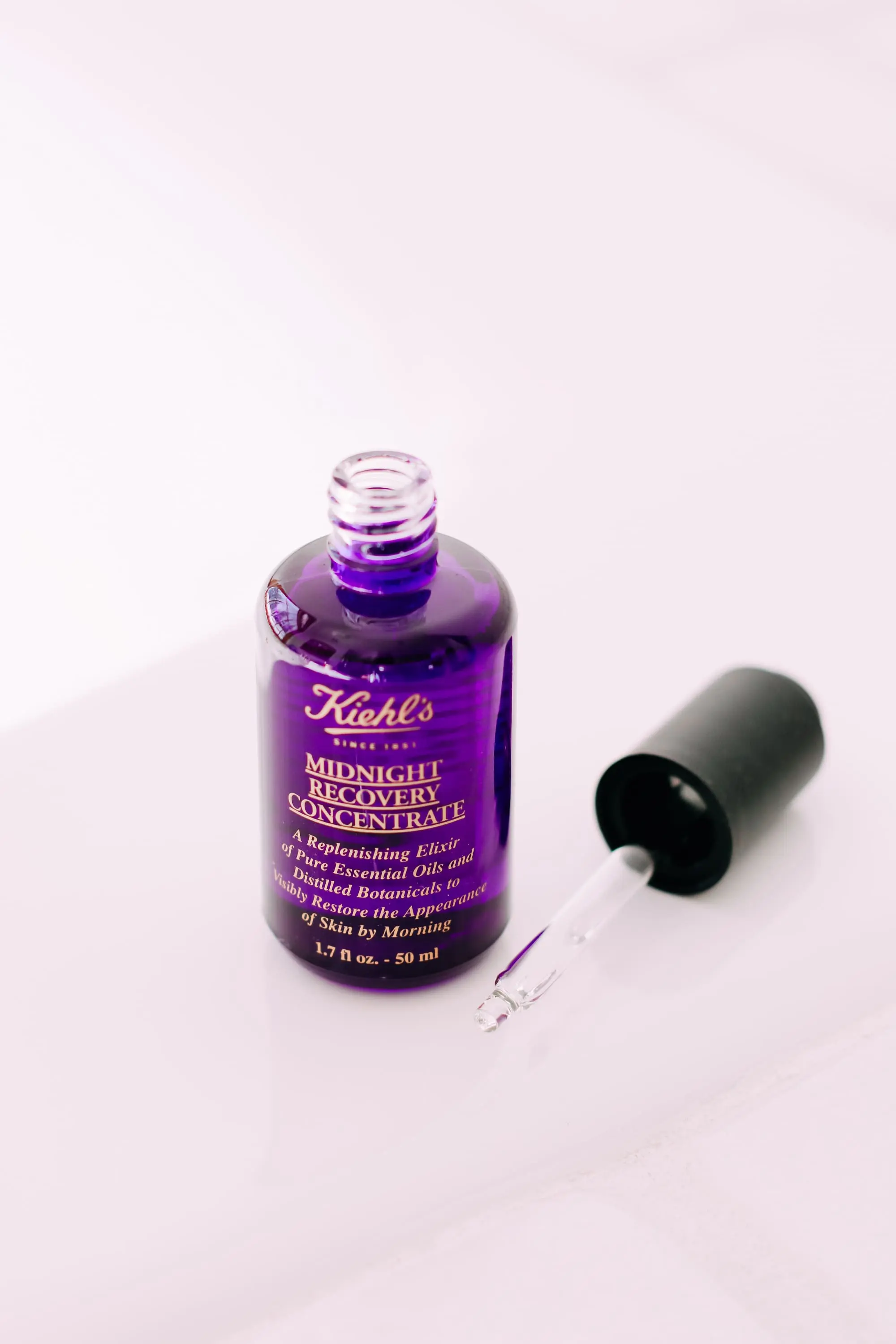 Skincare Gifts, Erin Busbee of Busbee Style using the Midnight Recovery Concentrate Face Oil by Kiehl' in Telluride, Colorado