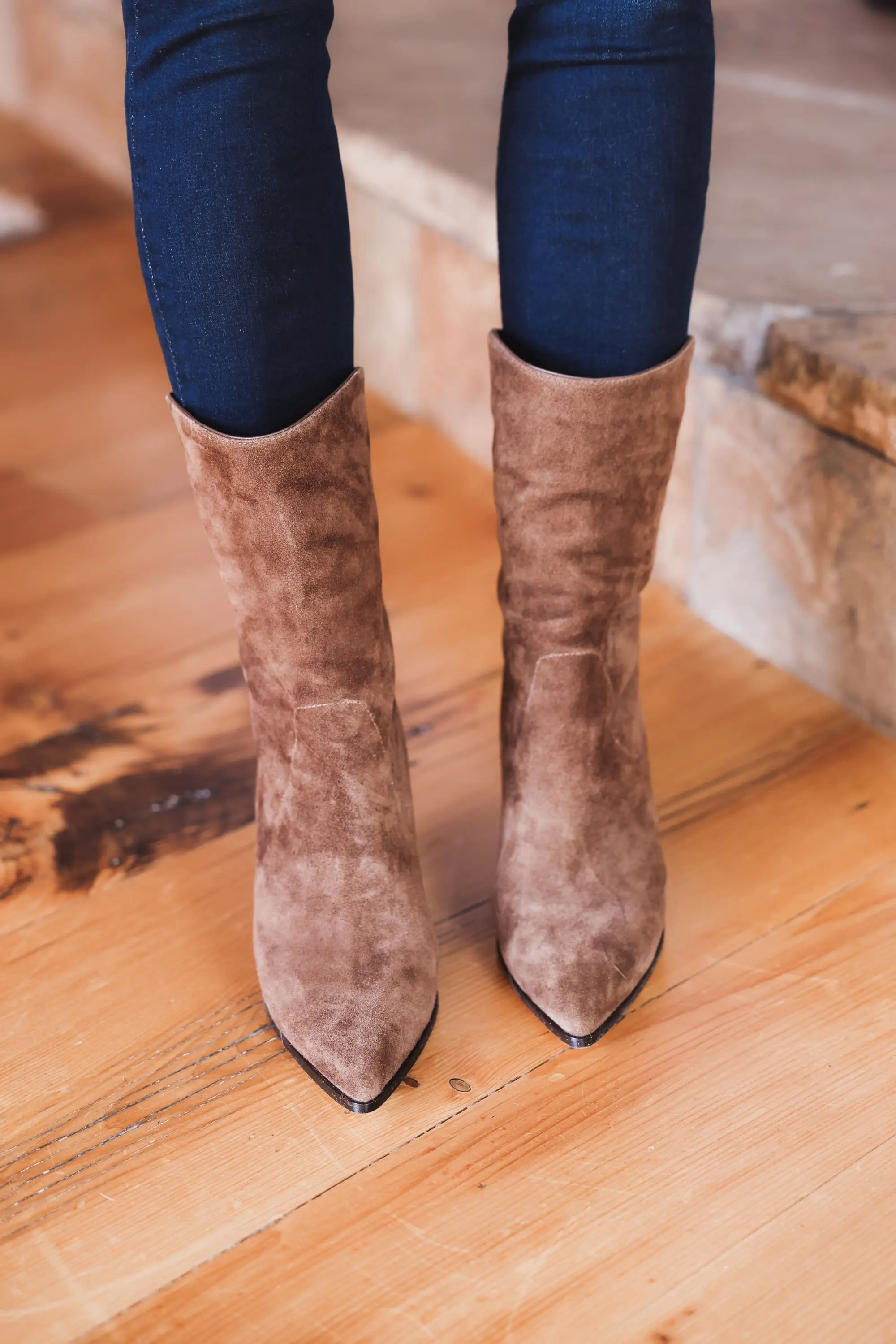 Best brown booties, Erin Busbee of Busbee wearing an ASTR the Label sculptural sleeve sweater with rag & bone skinny jeans and brown western inspired Paige booties from Nordstrom in Telluride, Colorado