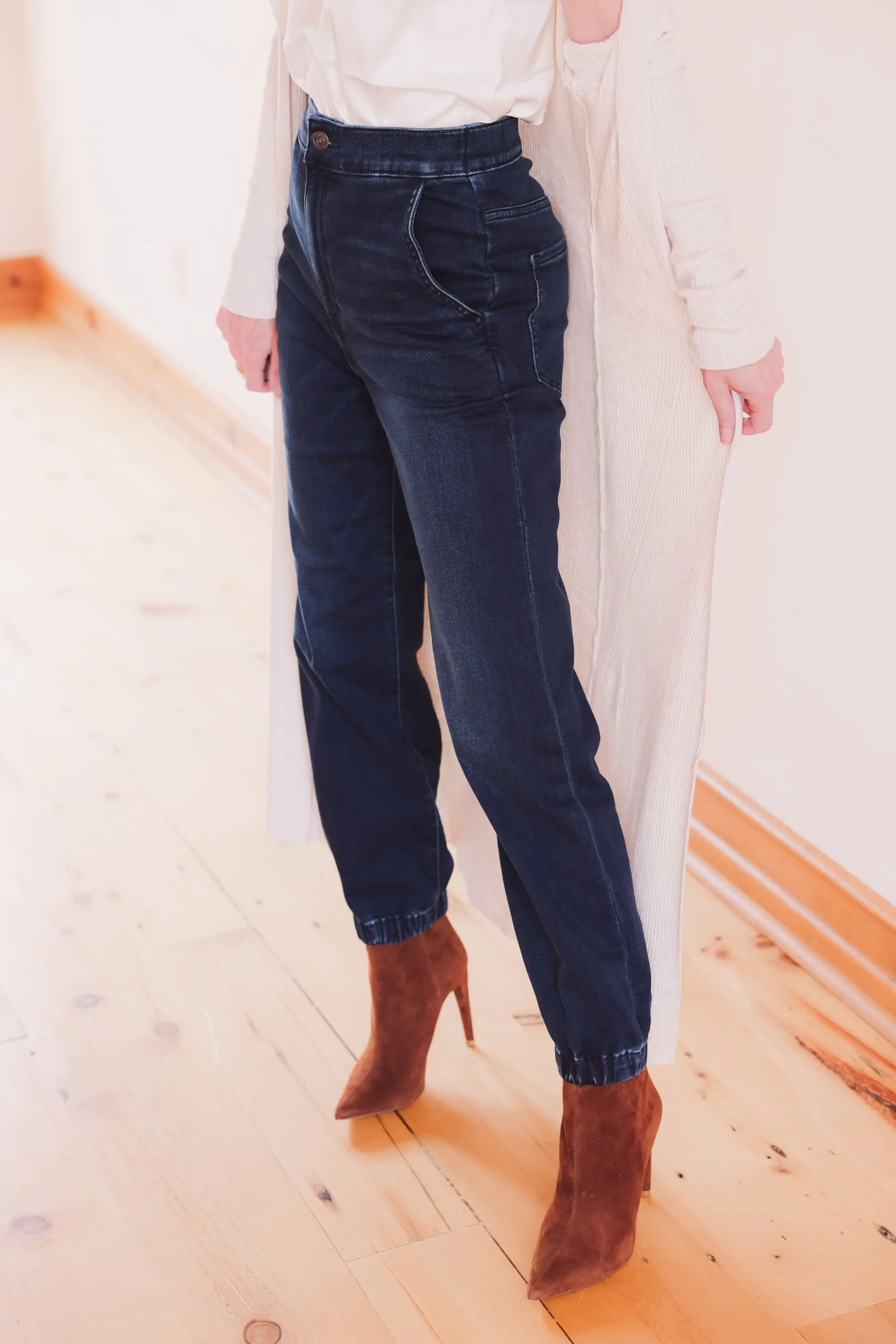 Express Sale, Erin Busbee of Busbee wearing denim joggers, a white satin cami, and long ribbed duster cardigan from Express with Steve Madden brown booties in Telluride, Colorado