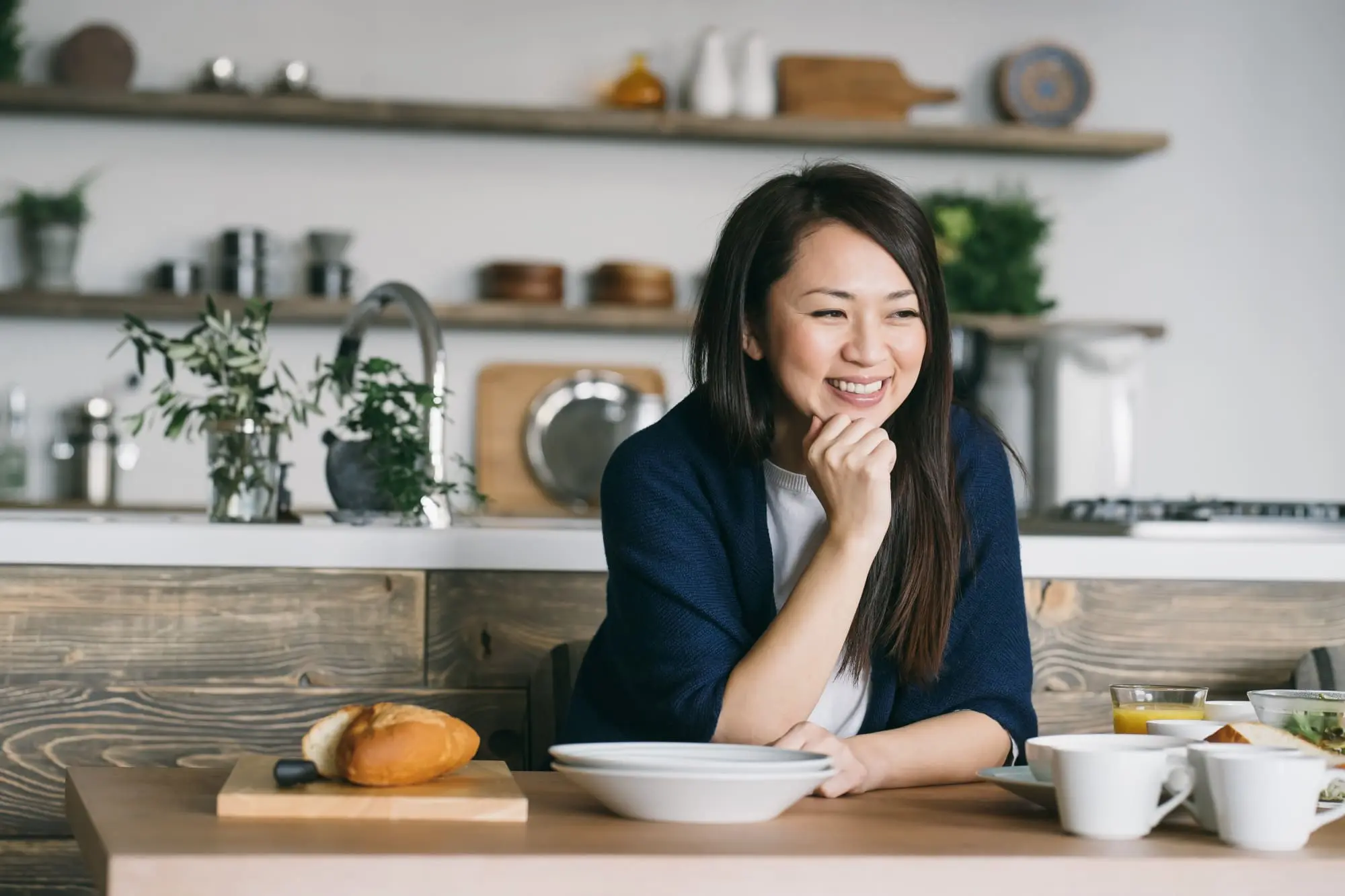intermittent fasting & intuitive fasting, Asian woman at counter in navy cardigan