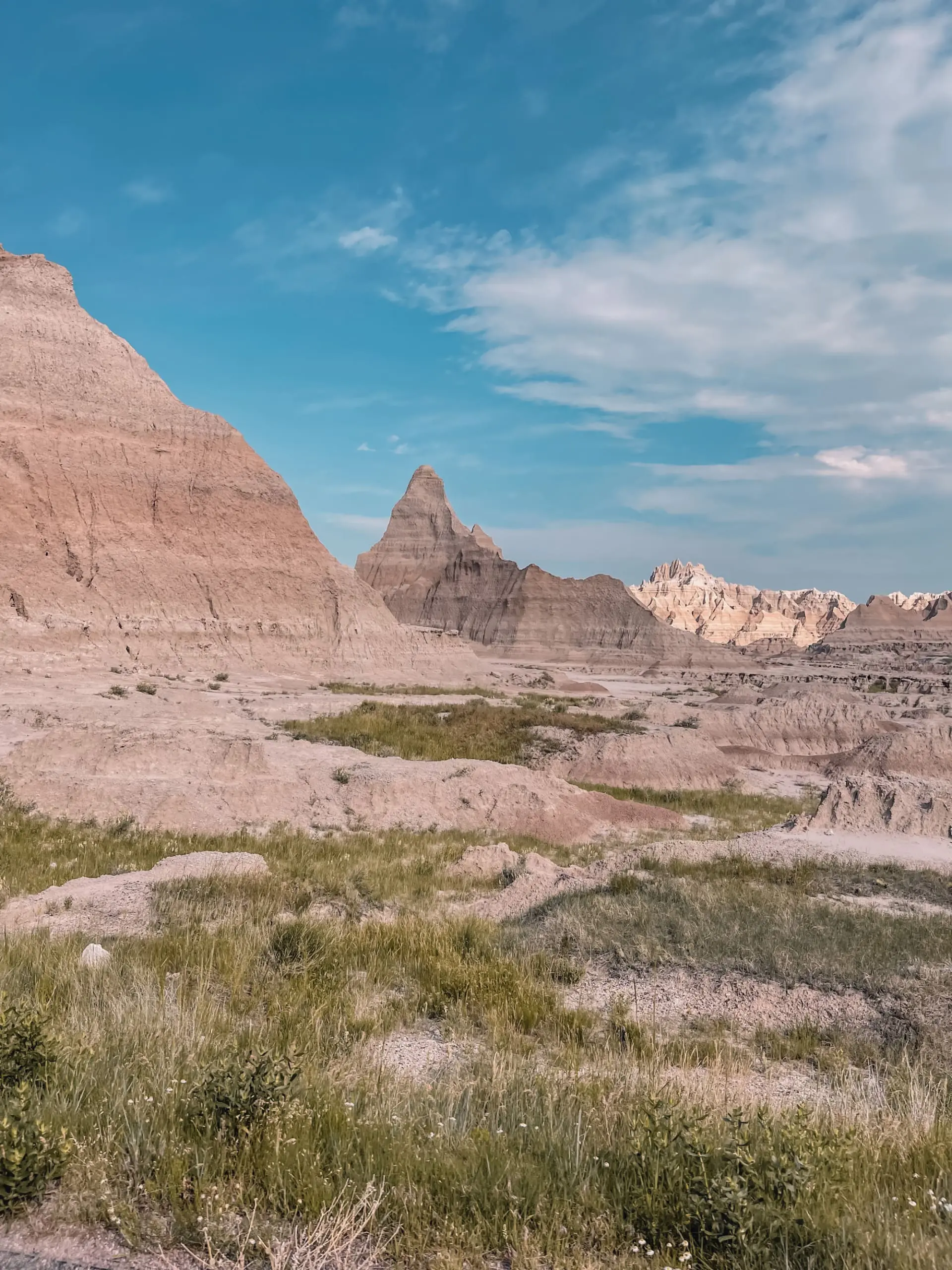 where to stop on a cross-country road trip, best places to stop on a cross country road trip, cross country road trip, west coast to east coast road trip, erin busbee, traveling with kids, how to travel with kids, how to travel with a dog, cross country road trip with kids, badlands national park, south dakota, cross country busbee style, family road trip