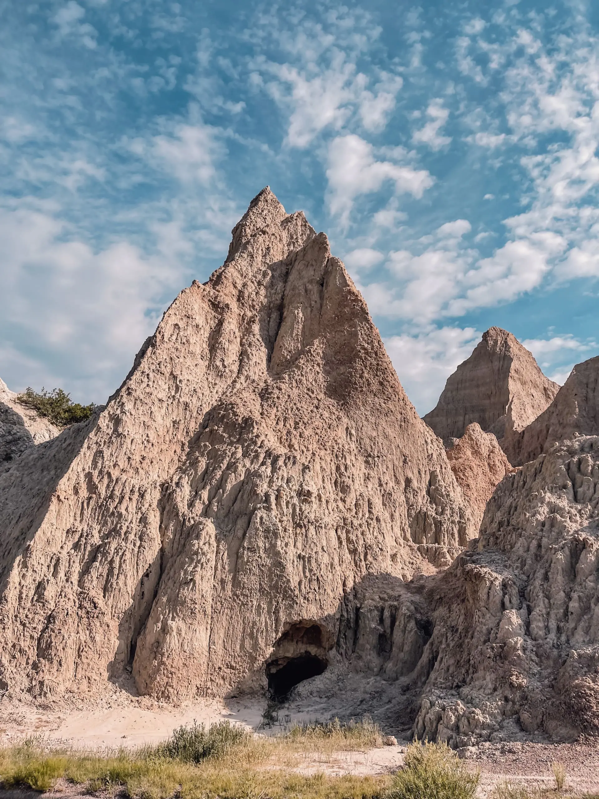 where to stop on a cross-country road trip, best places to stop on a cross country road trip, cross country road trip, west coast to east coast road trip, erin busbee, traveling with kids, how to travel with kids, how to travel with a dog, cross country road trip with kids, badlands national park, south dakota, cross country busbee style, family road trip