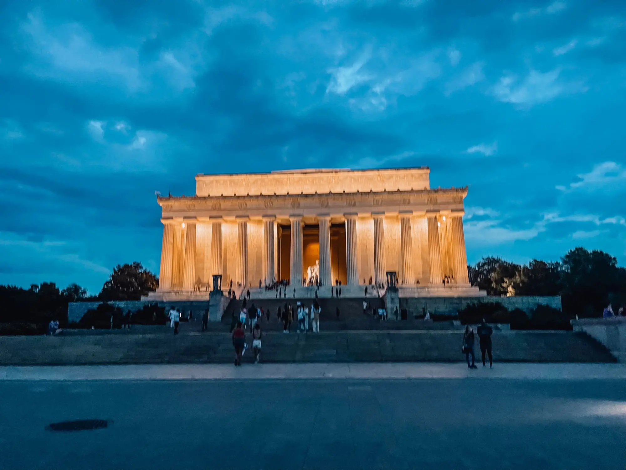 where to stop on a cross-country road trip, best places to stop on a cross country road trip, cross country road trip, west coast to east coast road trip, erin busbee, traveling with kids, how to travel with kids, how to travel with a dog, cross country road trip with kids, washington, DC, Lincoln monument