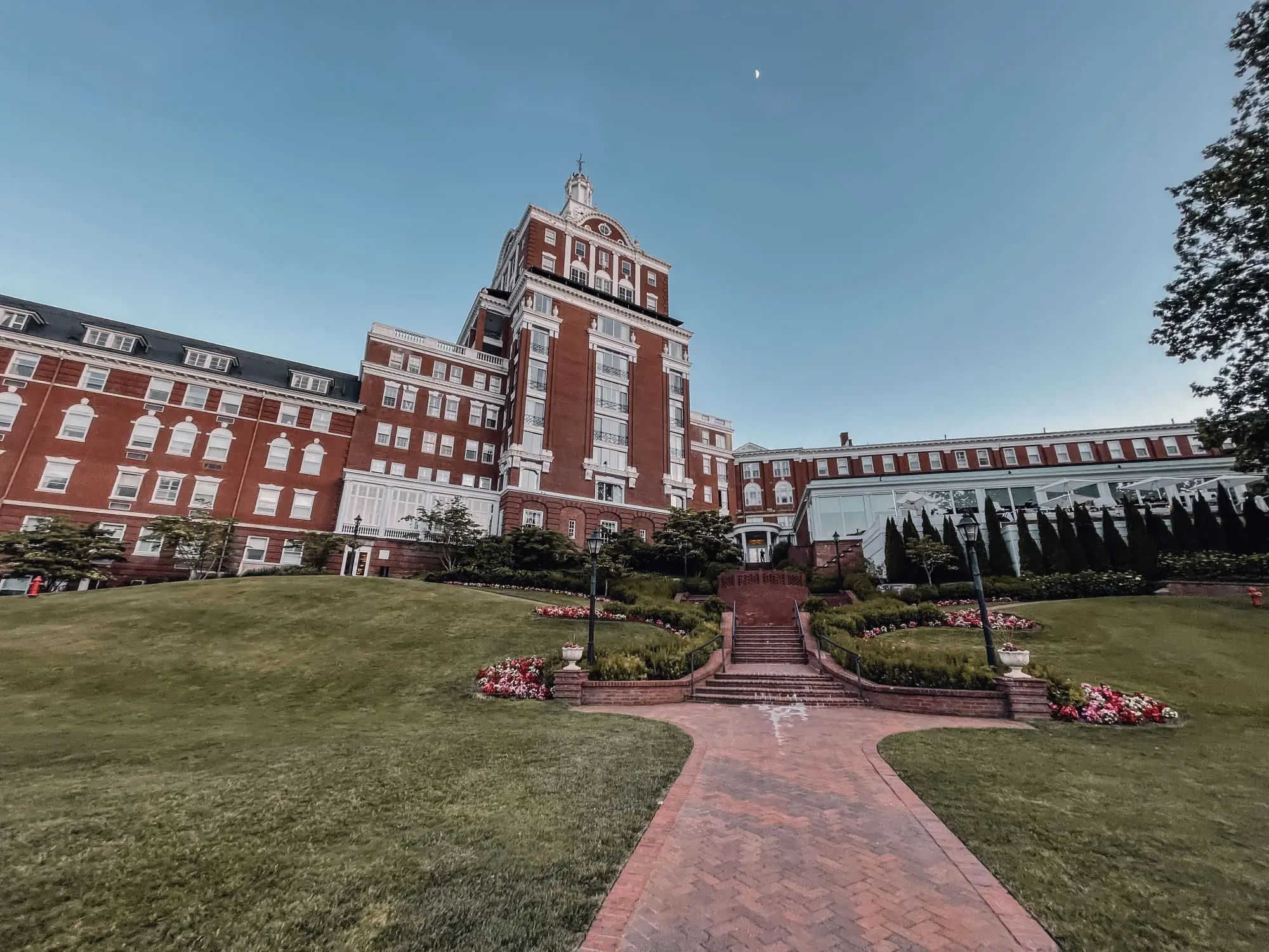 where to stop on a cross-country road trip, best places to stop on a cross country road trip, cross country road trip, west coast to east coast road trip, erin busbee, traveling with kids, how to travel with kids, how to travel with a dog, cross country road trip with kids, hot springs virginia, the omni homestead hotel