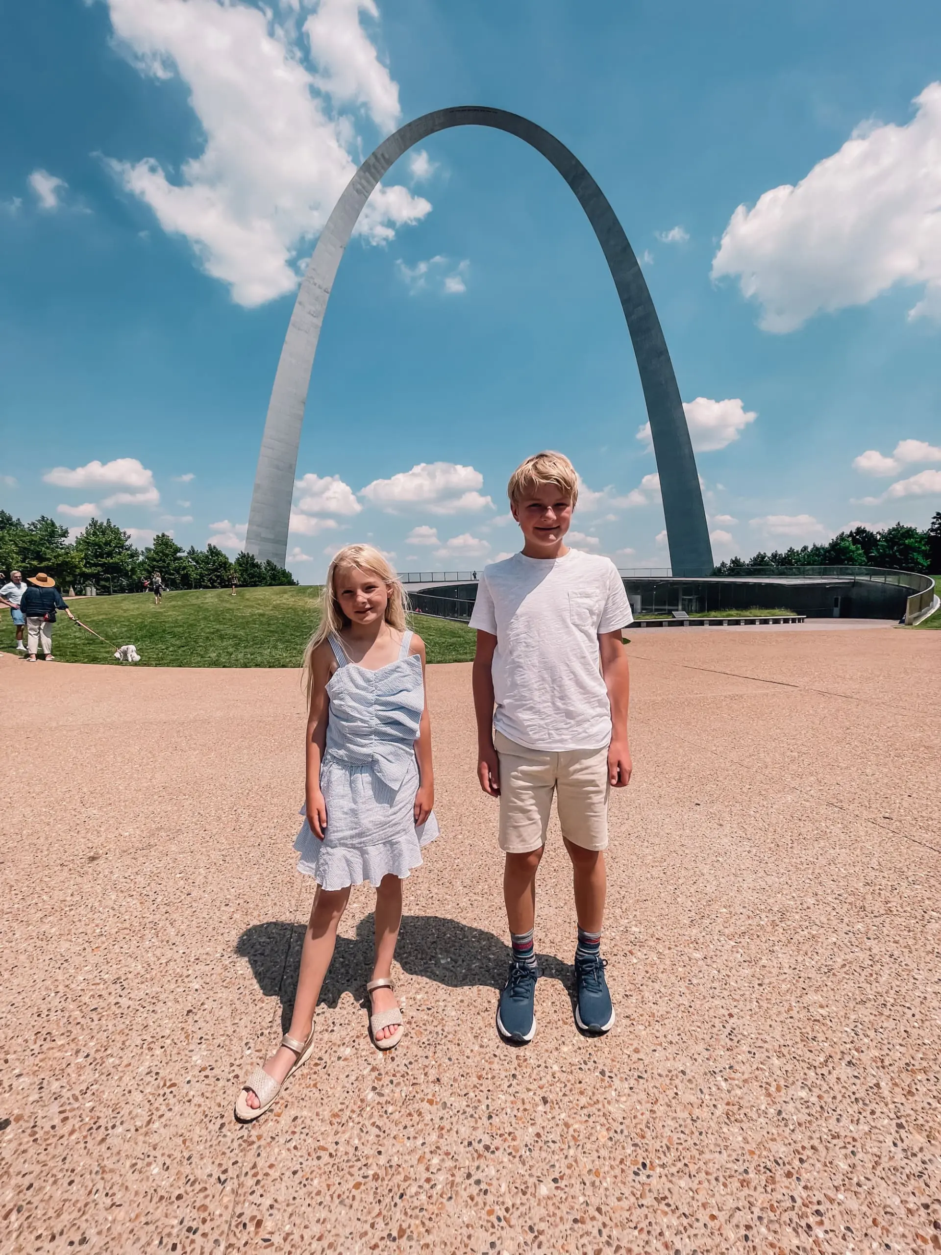 where to stop on a cross-country road trip, best places to stop on a cross country road trip, cross country road trip, west coast to east coast road trip, erin busbee, traveling with kids, how to travel with kids, how to travel with a dog, cross country road trip with kids, st. louis, Missouri, the gateway arch, gateway arch national park, cross country busbee style, family road trip