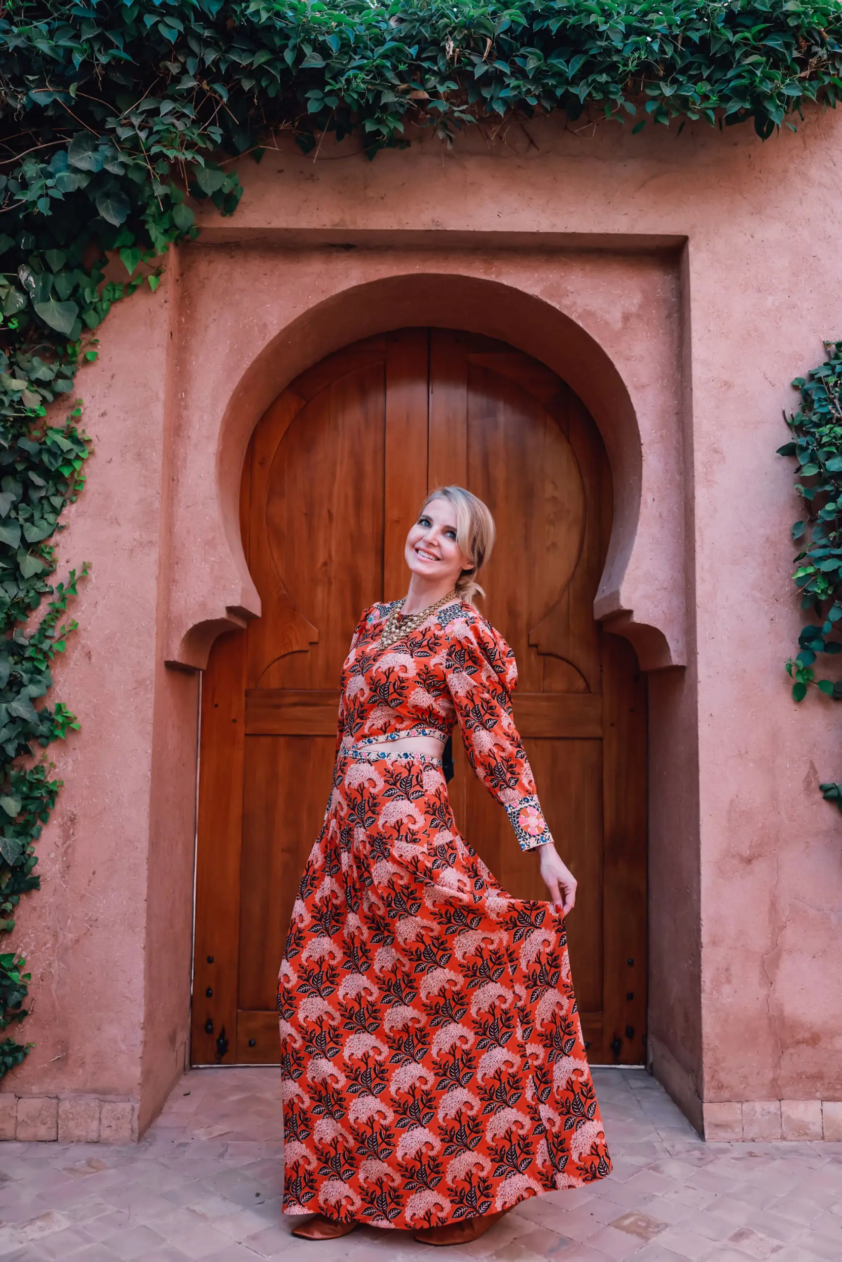 holiday party outfits, holiday party outfits 2021, holiday outfits, christmas party outfits, what to wear holiday, holiday outfits over 40, what to wear to holiday party, printed ba&sh cutout dress, sbee, marrakesh, morocco