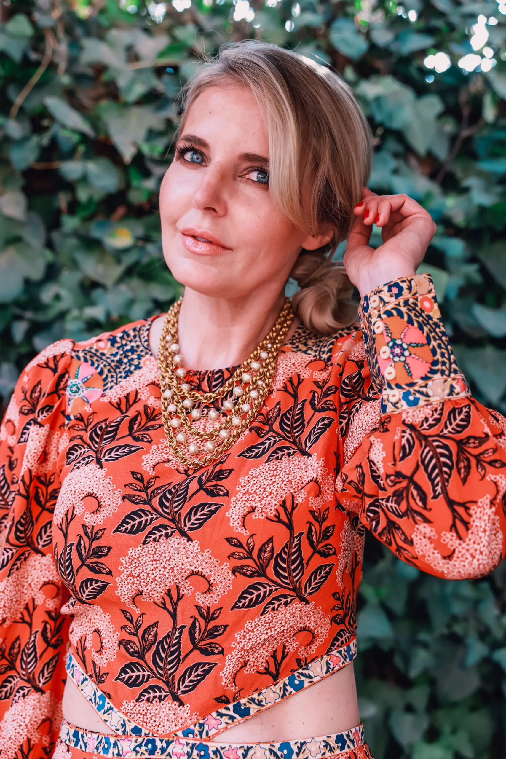 holiday party outfits, holiday party outfits 2021, holiday outfits, christmas party outfits, what to wear holiday, holiday outfits over 40, what to wear to holiday party, printed ba&sh cutout dress, sbee, marrakesh, morocco