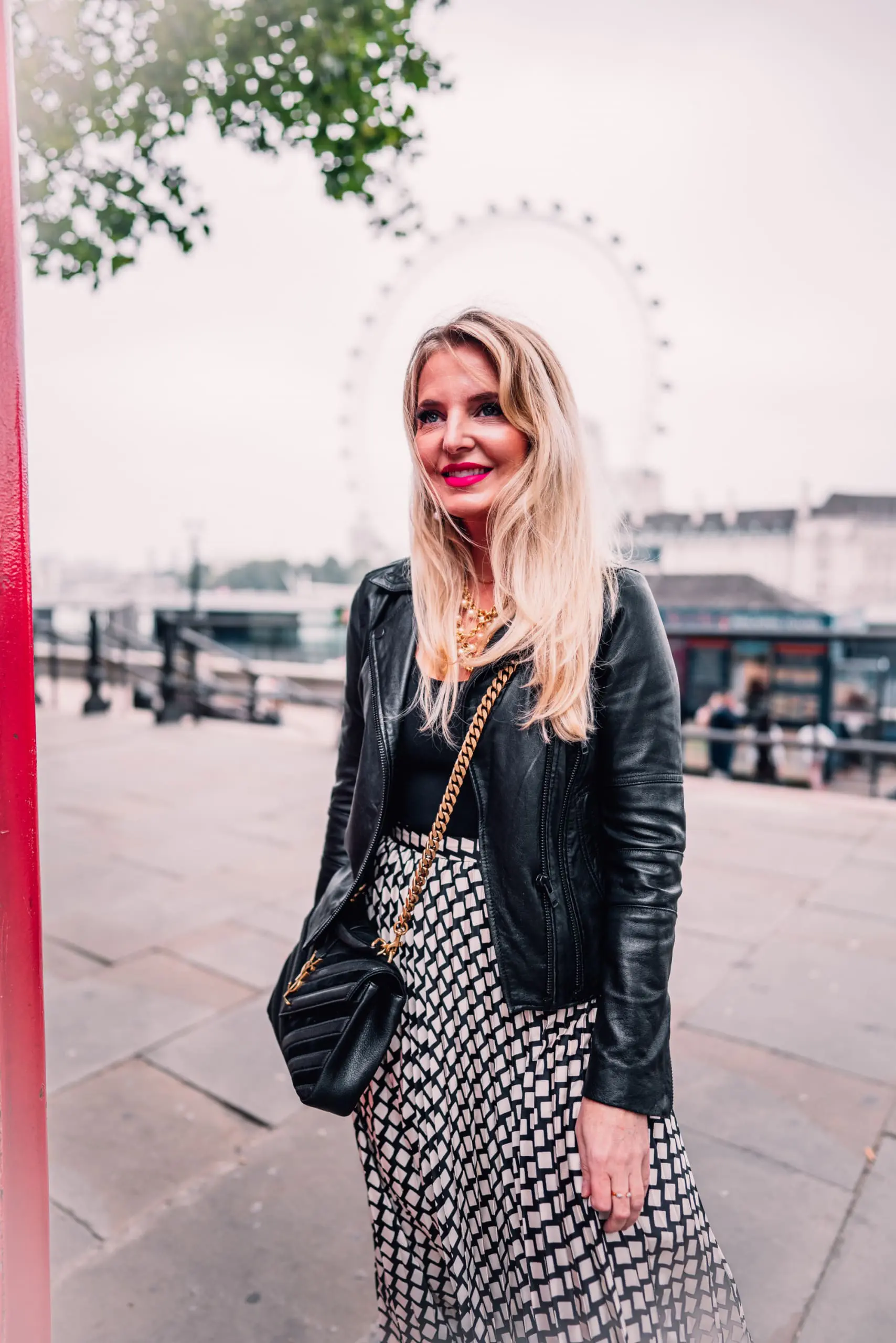 pleated skirt, how tow ear a pleated skirt, how to style a pleated skirt, pleated skirt outfits, mango pleated skirt, printed pleated skirt, erin busbee, london, england, schutz bette booties, ysl chevron bag, spanx bodysuit, ben-amun necklace, monica vinader earrings