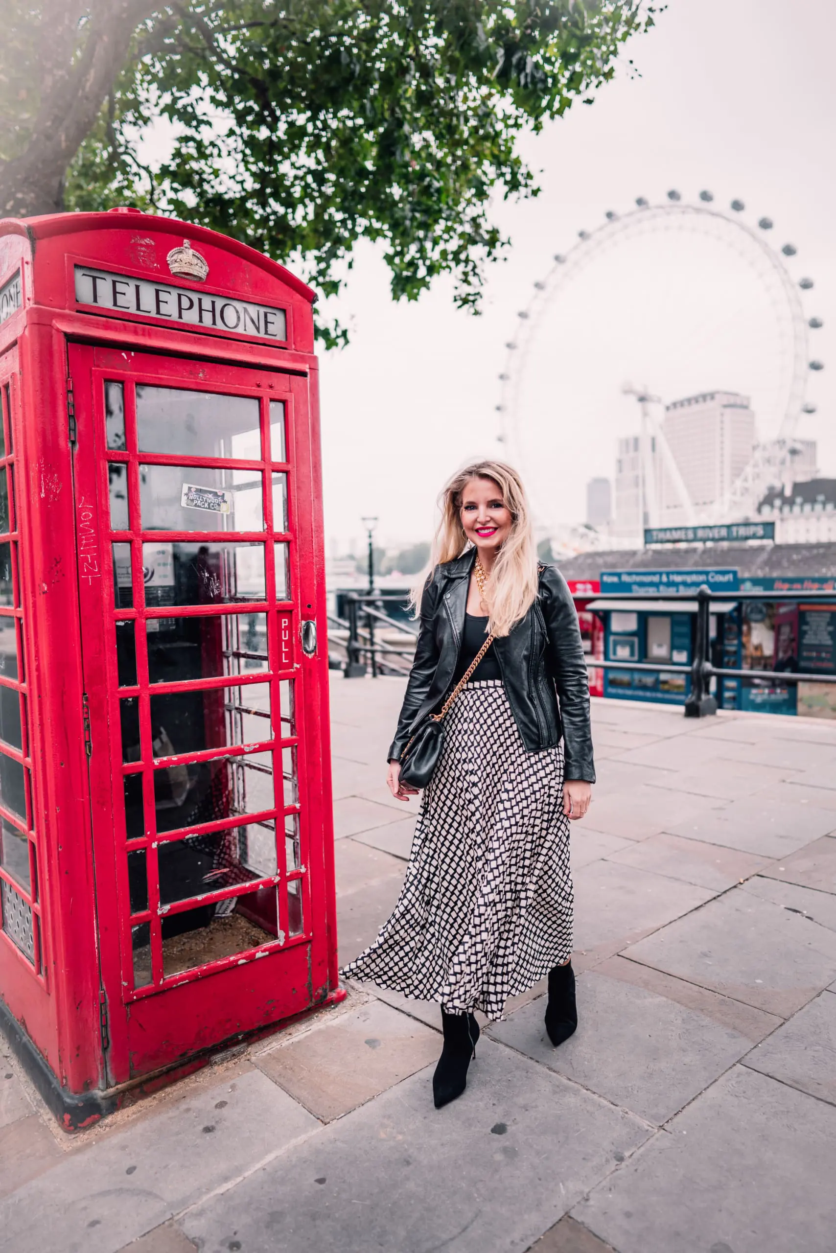 pleated skirt, how tow ear a pleated skirt, how to style a pleated skirt, pleated skirt outfits, mango pleated skirt, printed pleated skirt, erin busbee, london, england, schutz bette booties, ysl chevron bag, spanx bodysuit, ben-amun necklace, monica vinader earrings