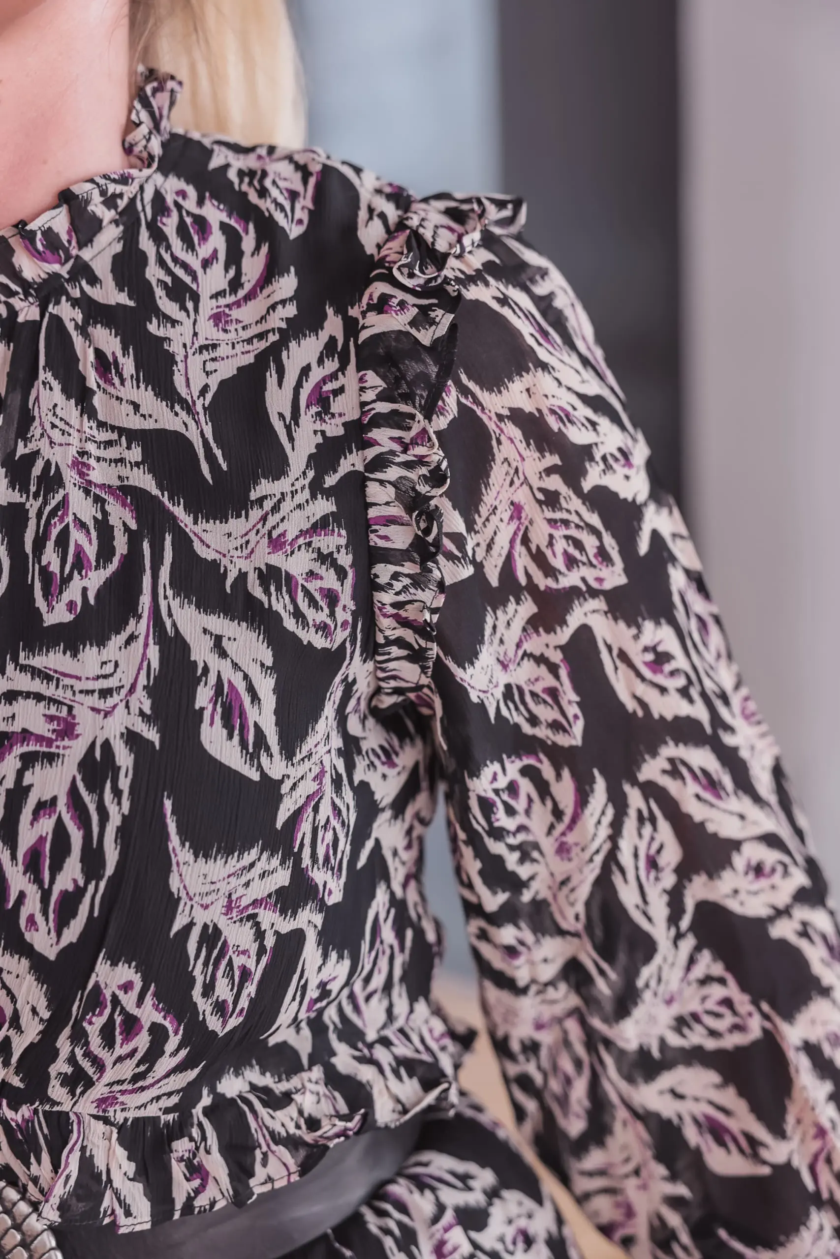 western trend, western trend 2022, western inspired trend, how to wear western trend, modern western style, erin busbee, busbee style. ba&sh printed midi dress, ba&sh teddy bag with buckle, ba&sh western inspired belt, isabel marant lamsey boots, telluride, colorado
