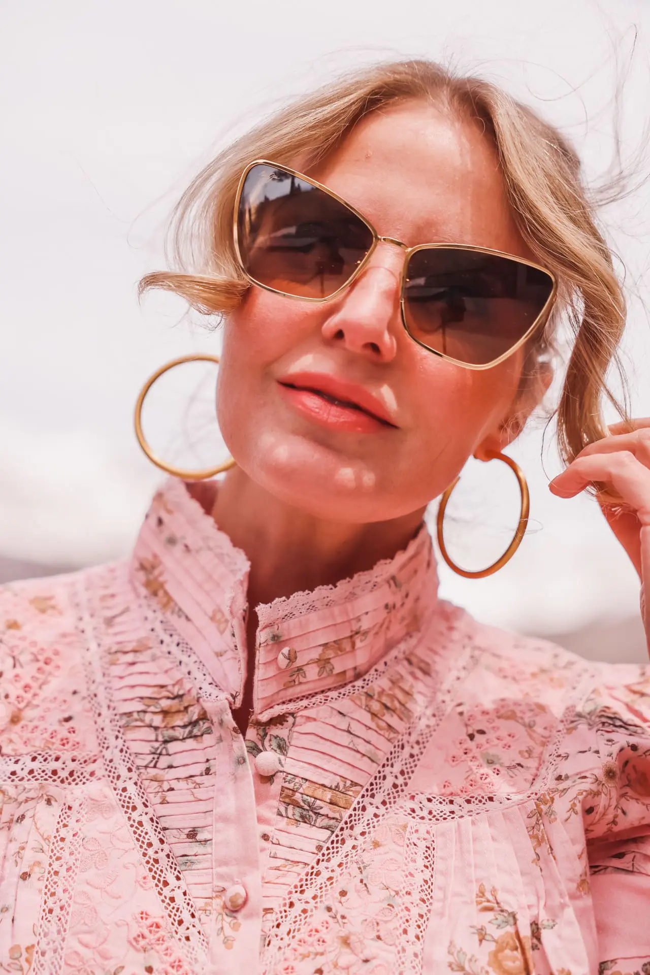 summer self care, summer self care essentials, sun protection, maui jim sunglasses, polarized sunglasses, puakenikeni sunglasses by maui jim, erin busbee, busbee style, telluride, colorado, loveshackfancy pink floral blouse, alice + olivia wide leg jeans, vince camuto booties, dean davidson gold hoops