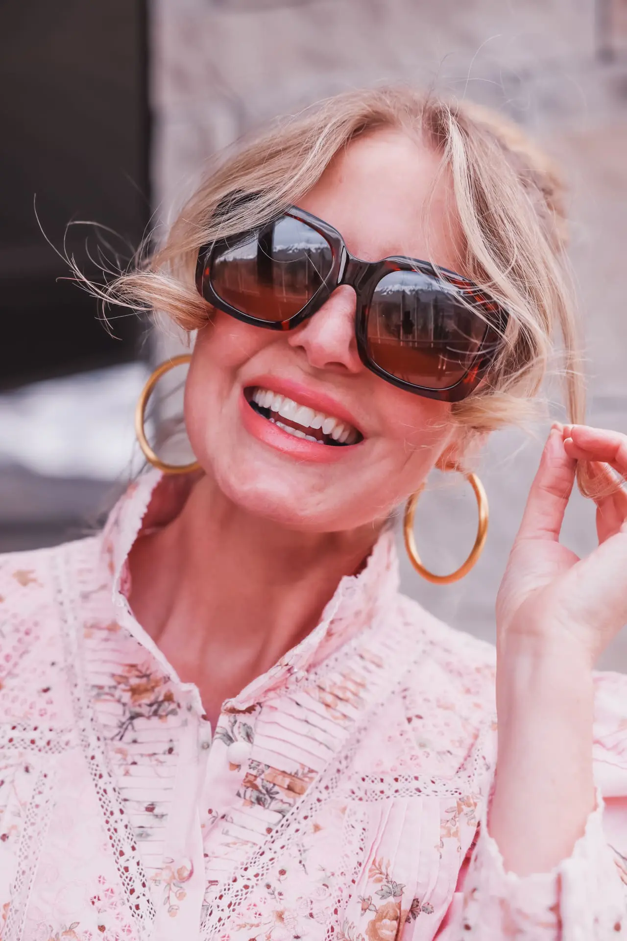 summer self care, summer self care essentials, sun protection, maui jim sunglasses, polarized sunglasses, maui jim sunglasses, two step sunglasses by maui jim, erin busbee, busbee style, telluride, colorado, loveshackfancy pink floral blouse, alice + olivia wide leg jeans, vince camuto booties, dean davidson gold hoops