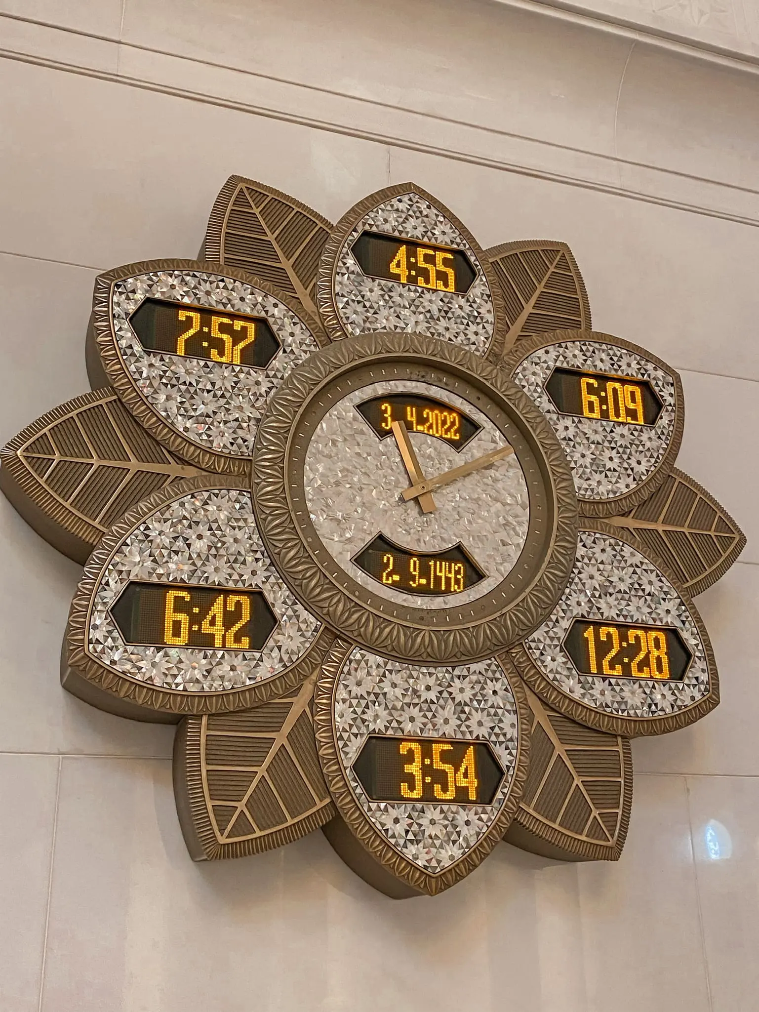 planning a trip to the middle east, where to go in the middle east, how to plan a trip to the middle east, abu dhabi, united arab emirates, UAE, erin busbee, busbee style, busbee family travels, Abu Dhabi trip, what to do in Abu Dhabi, Sheikh Zayad Grand Mosque