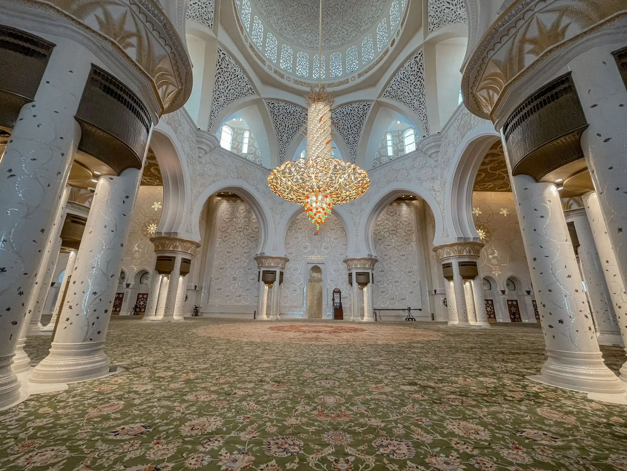 planning a trip to the middle east, where to go in the middle east, how to plan a trip to the middle east, abu dhabi, united arab emirates, UAE, erin busbee, busbee style, busbee family travels, Abu Dhabi trip, what to do in Abu Dhabi, Sheikh Zayad Grand Mosque, chandeliers in Sheikh Zayad Grand Mosque