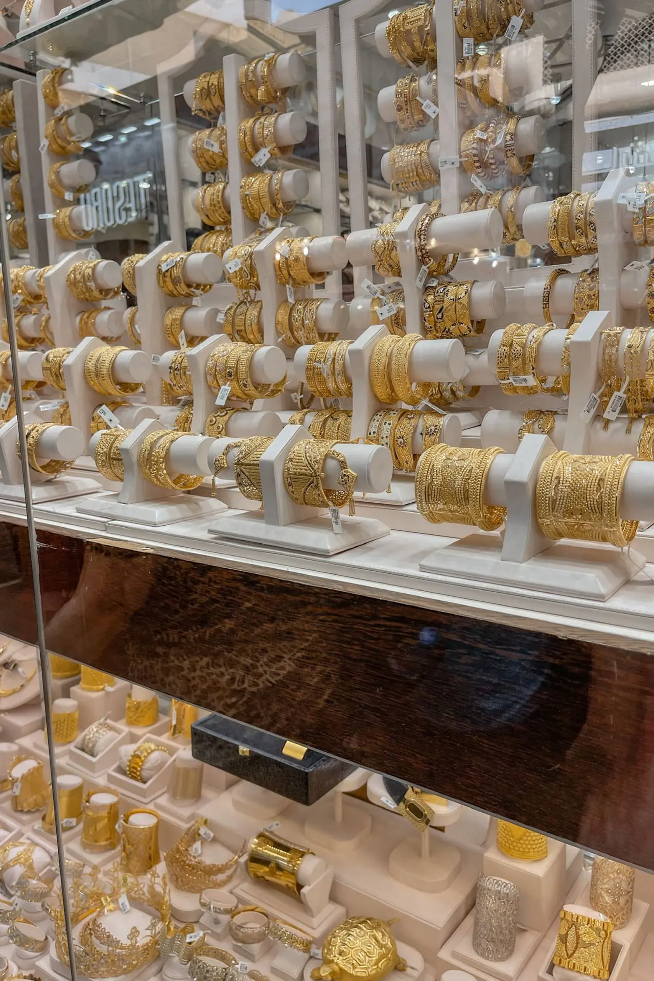 planning a trip to the middle east, where to go in the middle east, how to plan a trip to the middle east, dubai, united arab emirates, UAE, erin busbee, busbee style, busbee family travels, dubai city tour, gold souks in dubai, dubai gold market