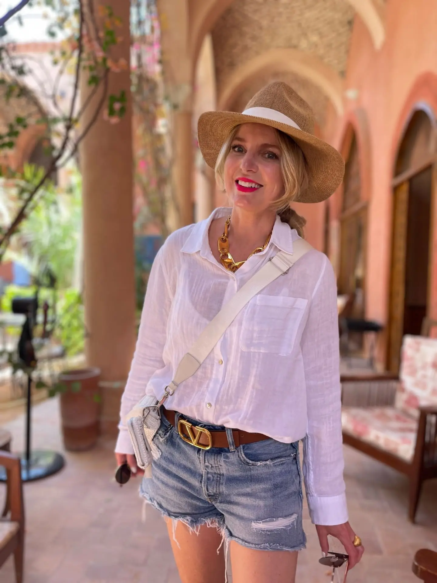 how to dress in middle east, womens dress code in middle east, middle eastern dress female, how to blend in in the middle east, shoes to wear in middle east, what to wear in middle east, how to look stylish in middle east, erin busbee, busbee style, white rails cotton ellis top, hariatt isles hat, moussy vintage packard shorts, paco rabbane chunky neckalce, prada white raffia bag, chloe platform sneakers, luxor, egypt