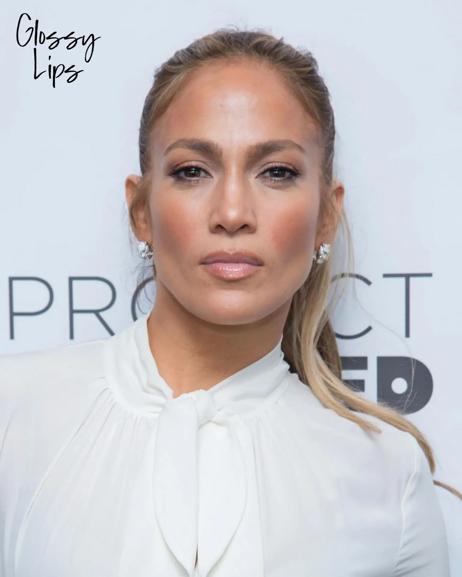 wearable summer makeup trends, celebrity makeup trends, summer makeup, best beauty trends, summer makeup looks, makeup for mature women, beauty trends makeup, summer makeup trends, nude lip, glossy lip, easy summer makeup, Jennifer Lopez JLO with glossy lips face makeup