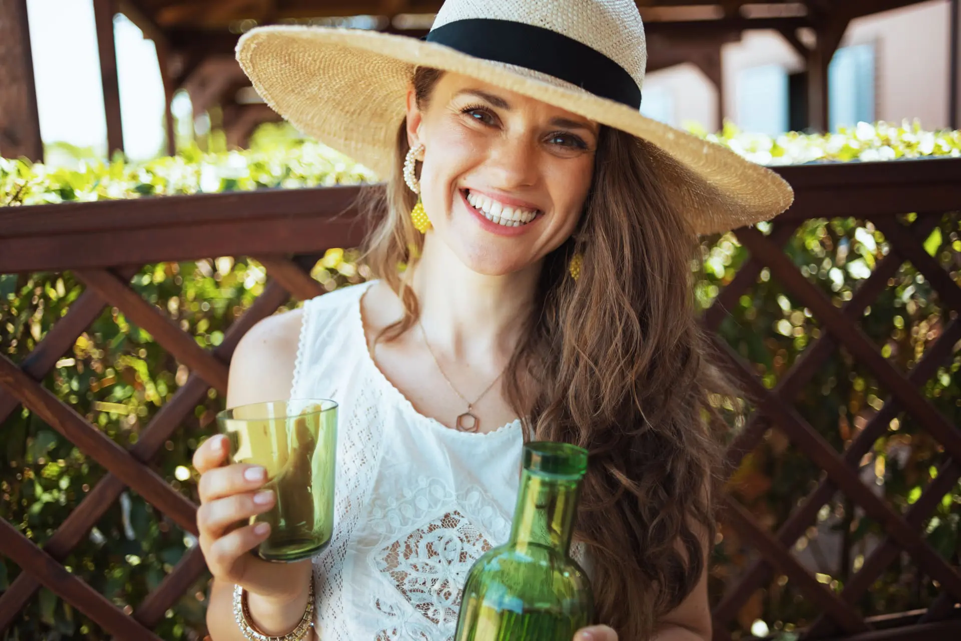 common wellness myths, wellness myths, incorrect wellness tips, bad wellness tips, woman drinking cleanse