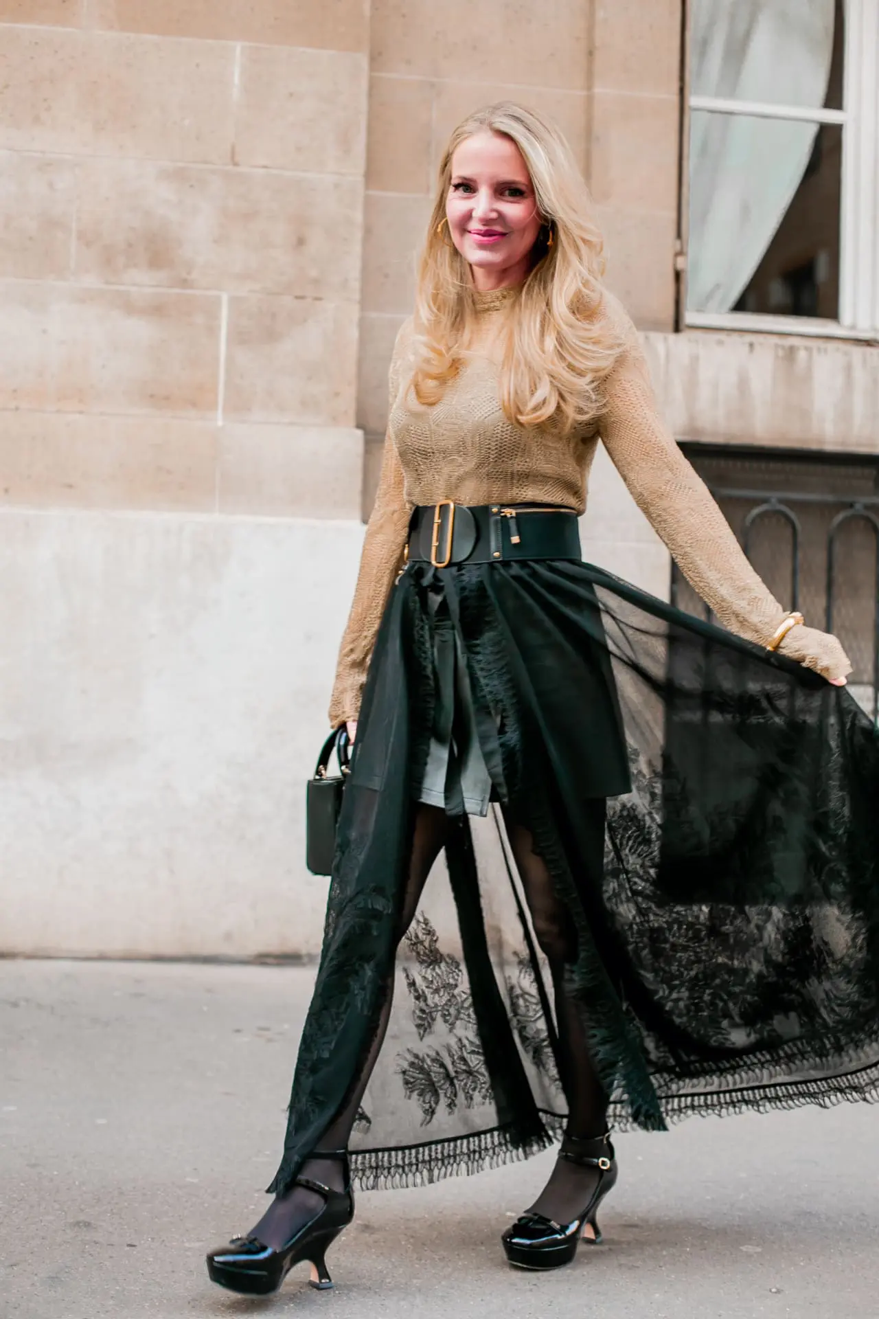 dior lace skirt | What To Wear to a Fashion Show