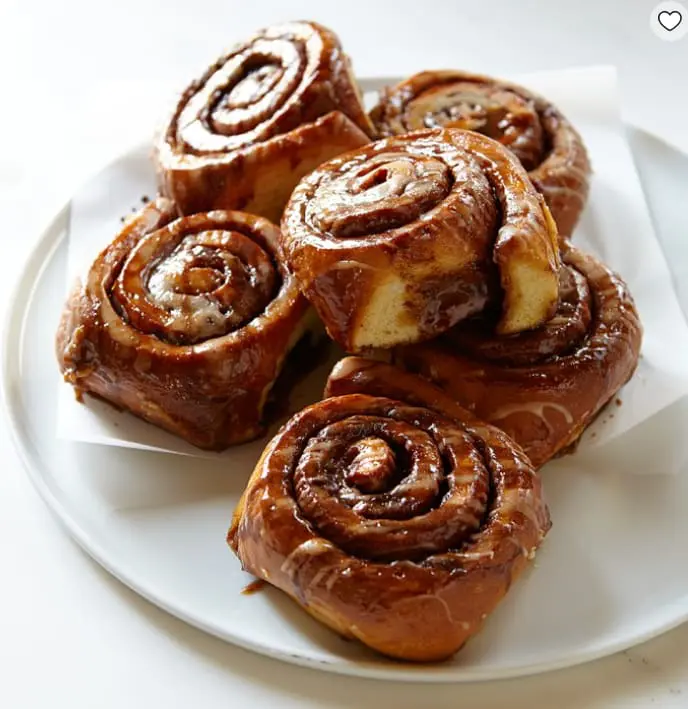gifts for the hostess - cinnamon rolls
