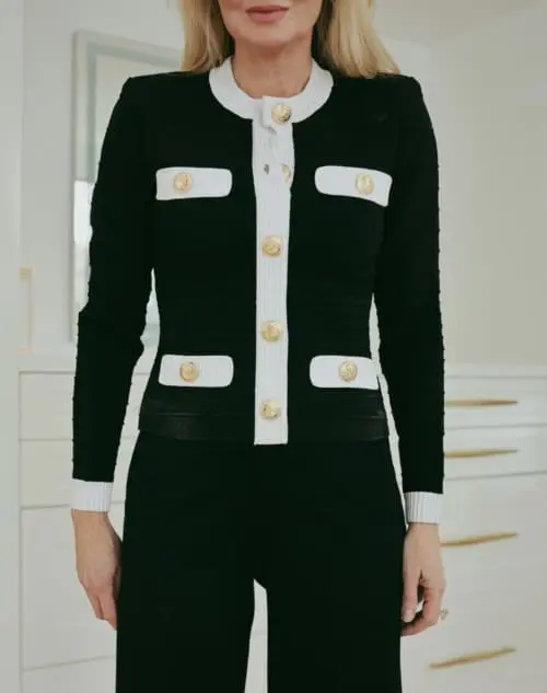 black and white colorblock sweater to look slimmer and minimize bust, flattering tops for big busts