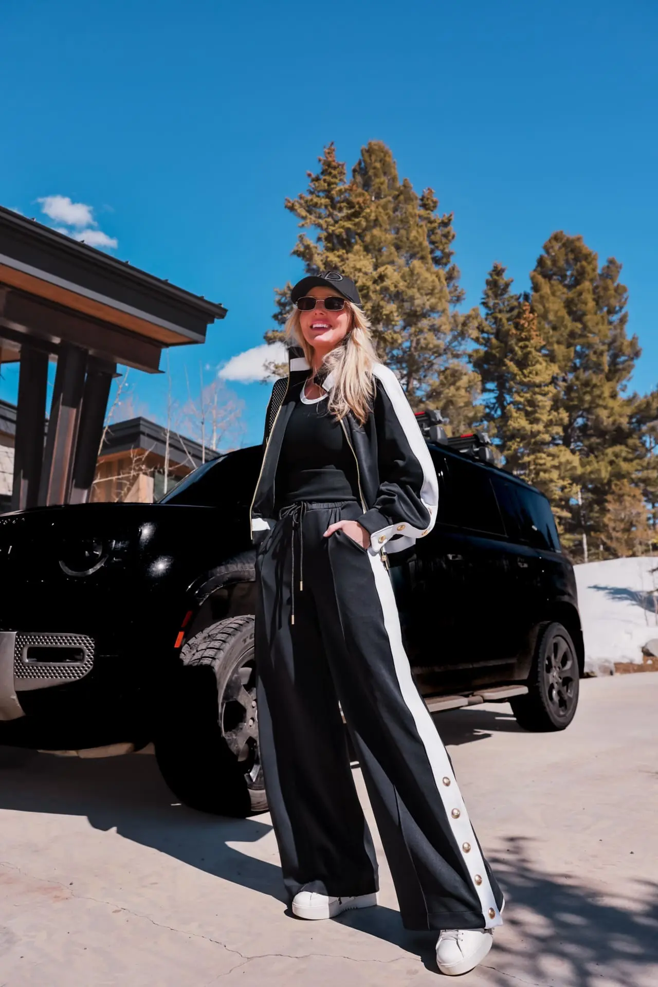 tracksuit trend, black and white set by goldbergh