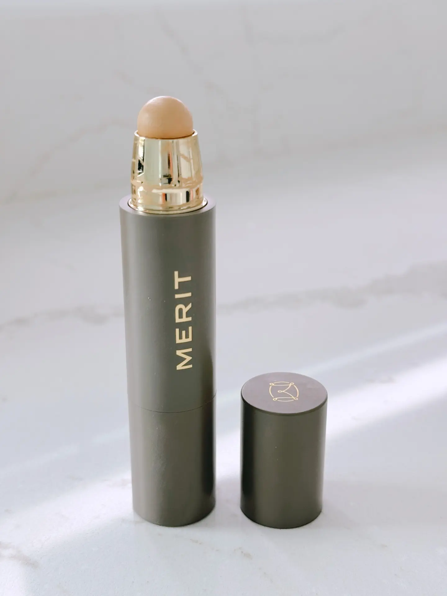 merit concealer foundation stick, minimalist makeup, barely there makeup routine, no-makeup makeup look, womens summer beauty staples