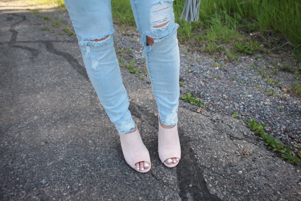 Light Wash Jeans, mules, distressed jeans,