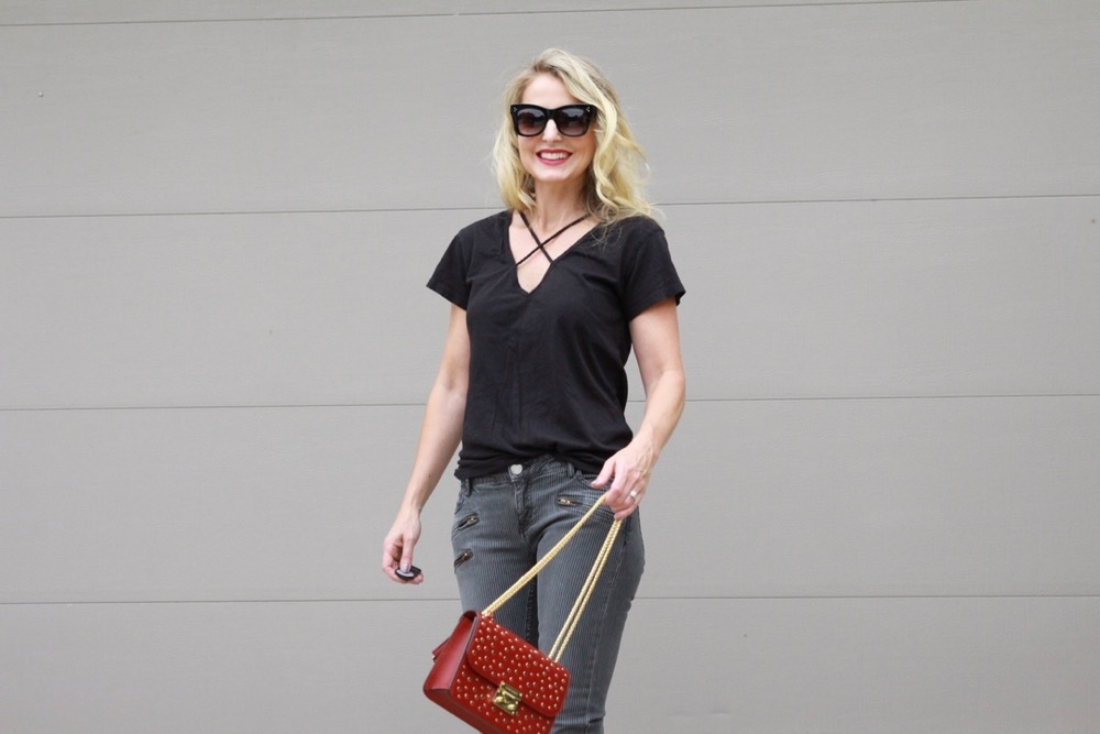 Criss Cross Tee, black tee, great tee, basic tee, wardrobe, styling, shopping, skinny jeans, red bag, jeans, denim, best denim, favorites, fall fashion, outfit ideas