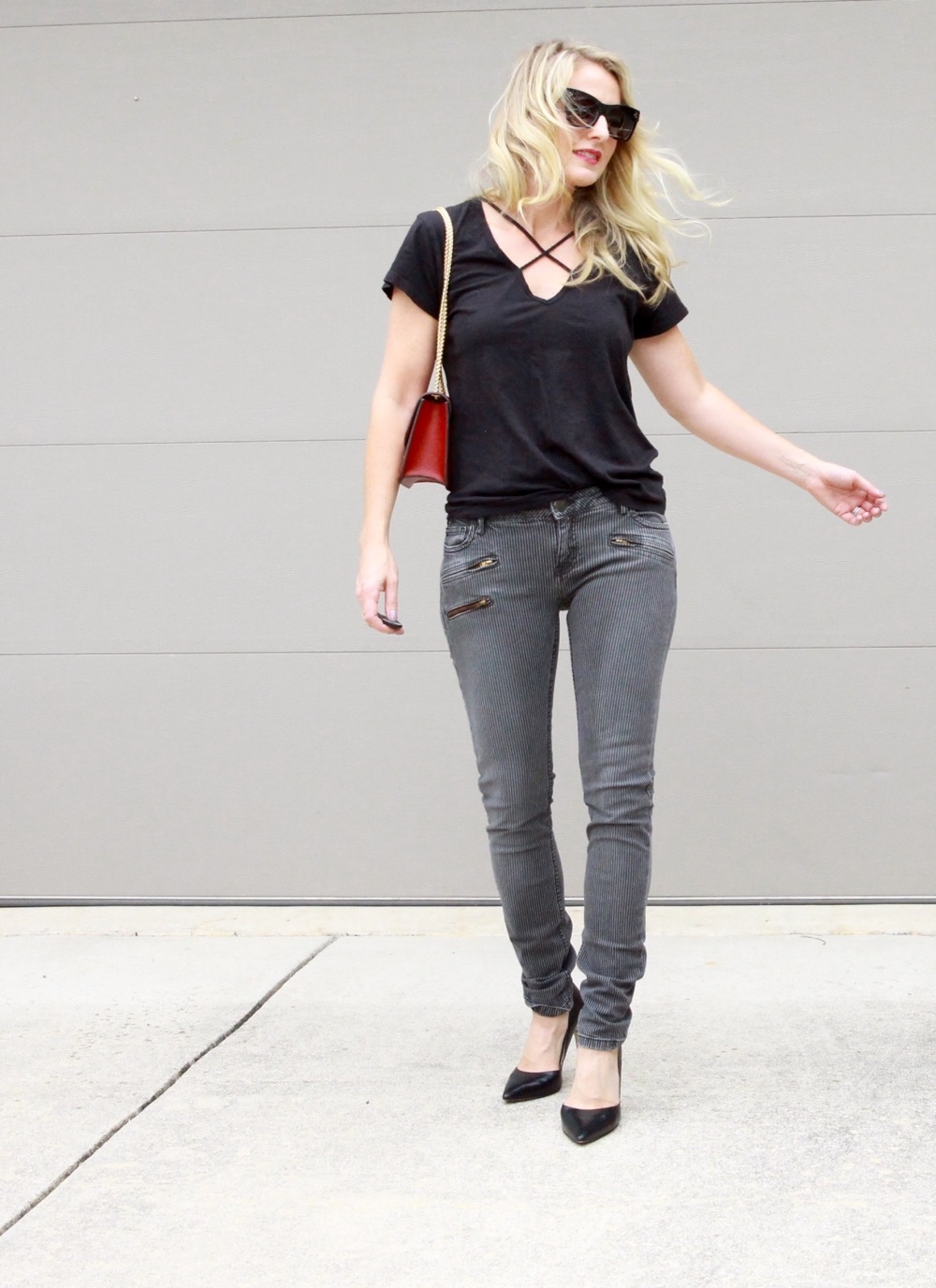 Criss Cross Tee, black tee, great tee, basic tee, wardrobe, styling, shopping, skinny jeans, red bag, jeans, denim, best denim, favorites, fall fashion, outfit ideas