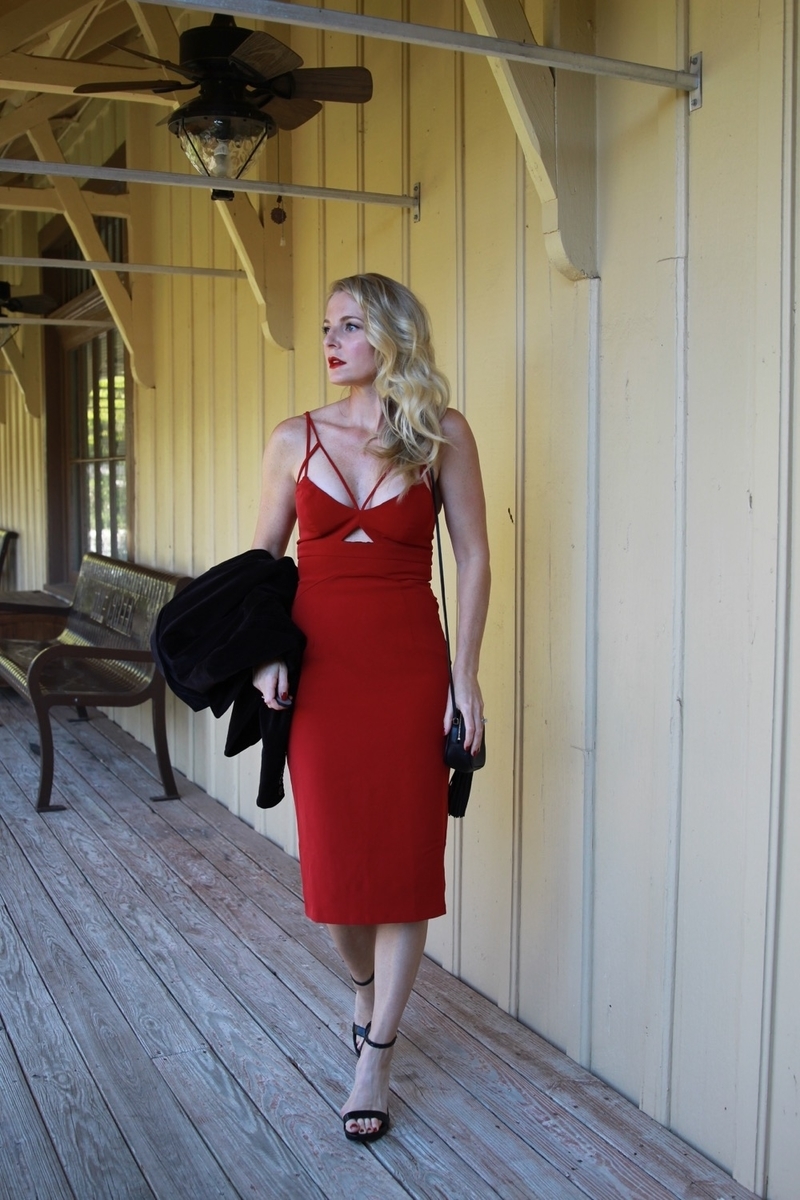 wondering what to wear to the holiday party this year 2016? This dress is a sexy, standout that will attract attention by bardot from nordstrom, erin busbee modeling