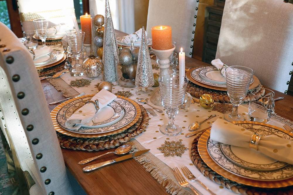how to create the perfect holiday table for your family holiday dinner