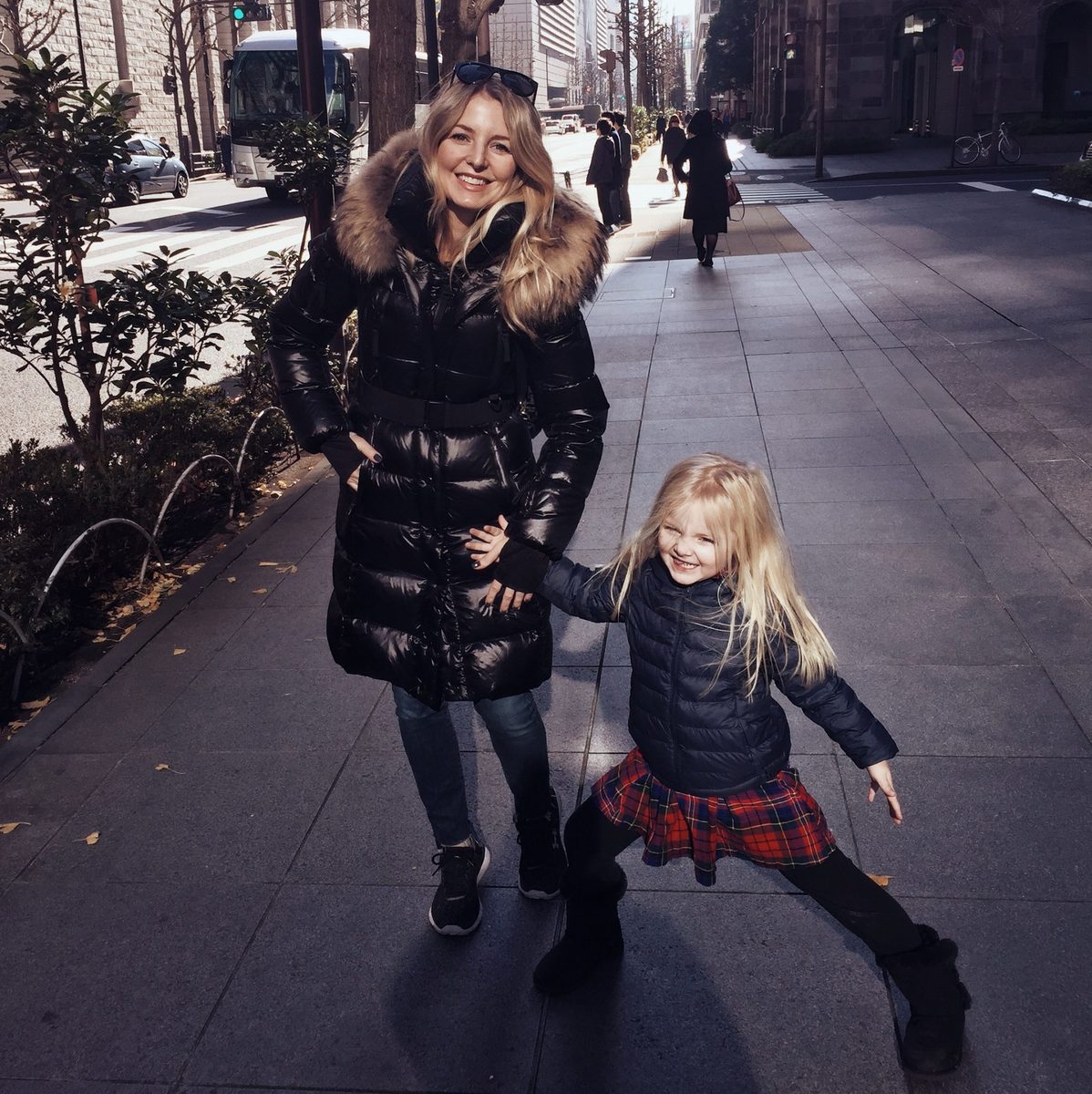 erin busbee fashion and lifestyle blogger in tokyo japan with her daughter