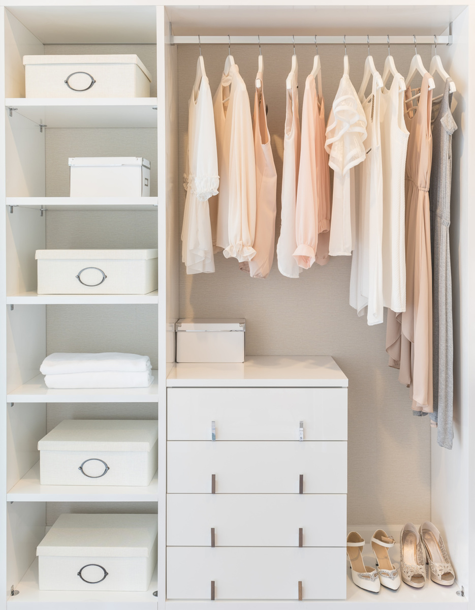 Closet Organization, how to organize and edit your closet with blogger Erin Busbee, of Busbee Style