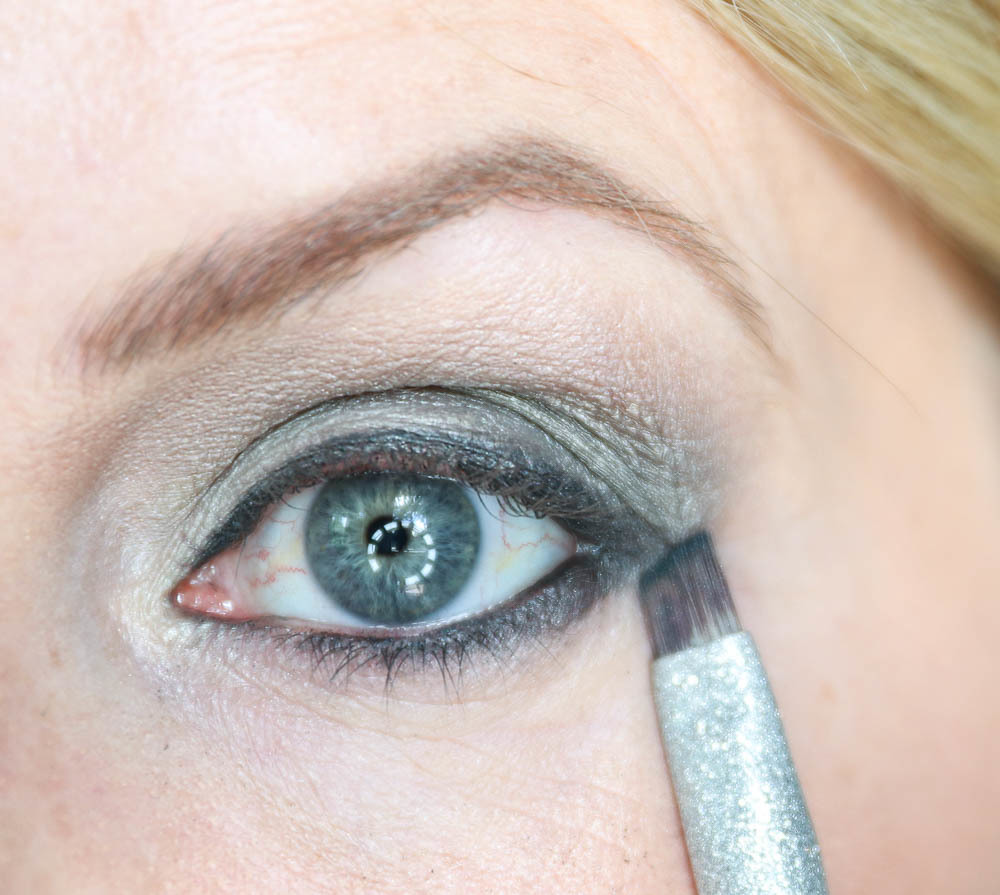 Beauty tips, makeup tips, makeup tutorial, how to create a smokey green eye look to make green and blue eyes standout, on fashion and beauty blogger over 40, erin busbee, busbeestyle.com, busbee style