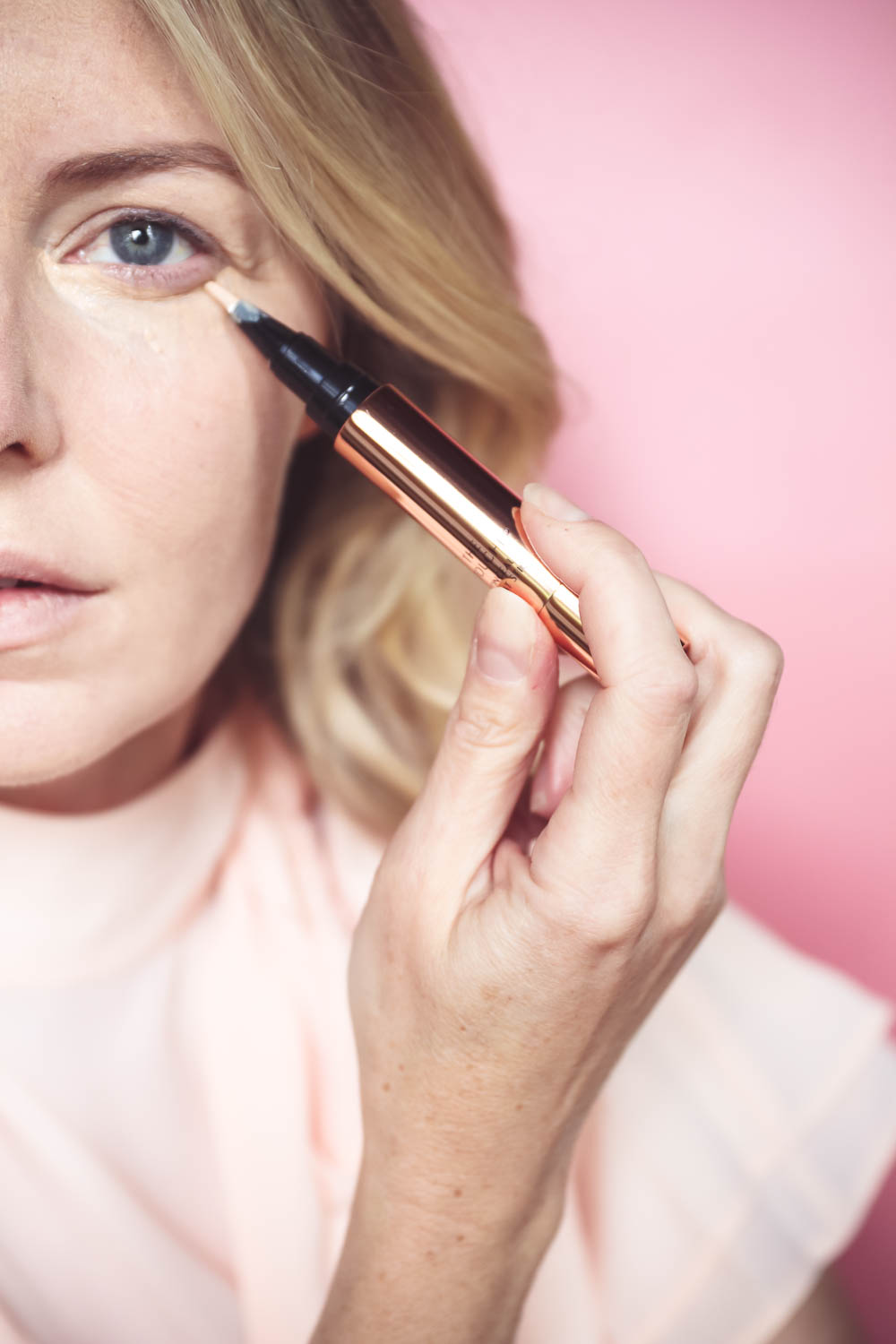 5-Minute makeup routine featuring charlotte tilbury highlighter concealer 