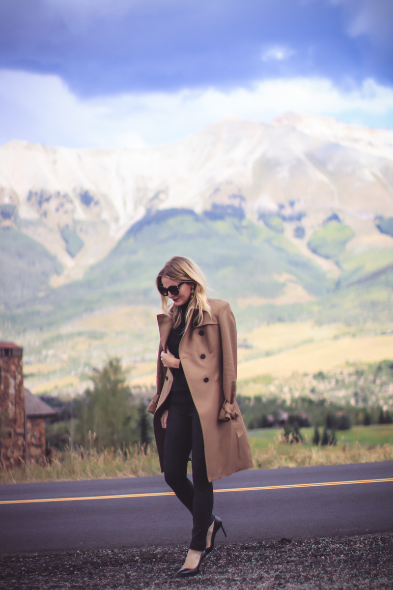 Trench coat, styling the classic wardrobe basic piece five ways in this video and blog by fashion blogger and fashion youtuber, Erin Busbee of Busbee Style in Telluride, Colorado