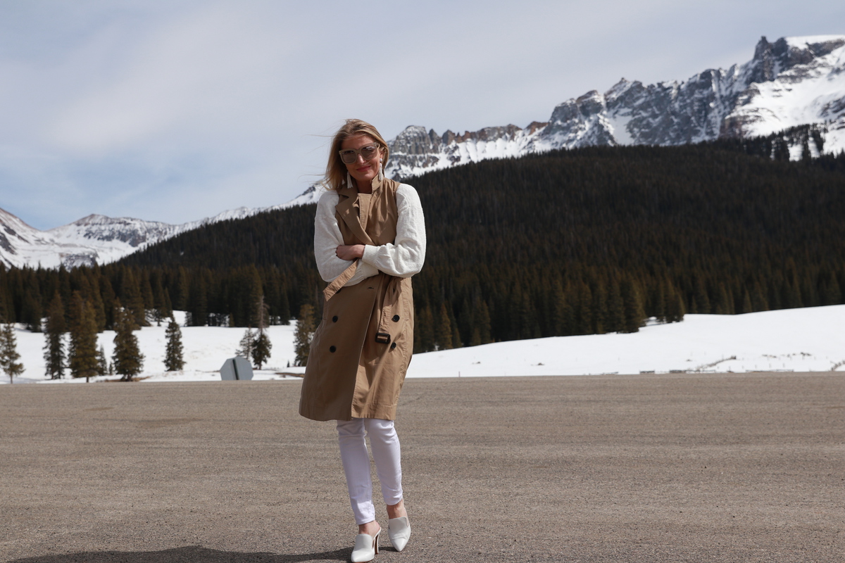 Light Layers for Spring | Busbee Style | Sleeveless Trench from target worn by Erin Busbee of Busbee Style