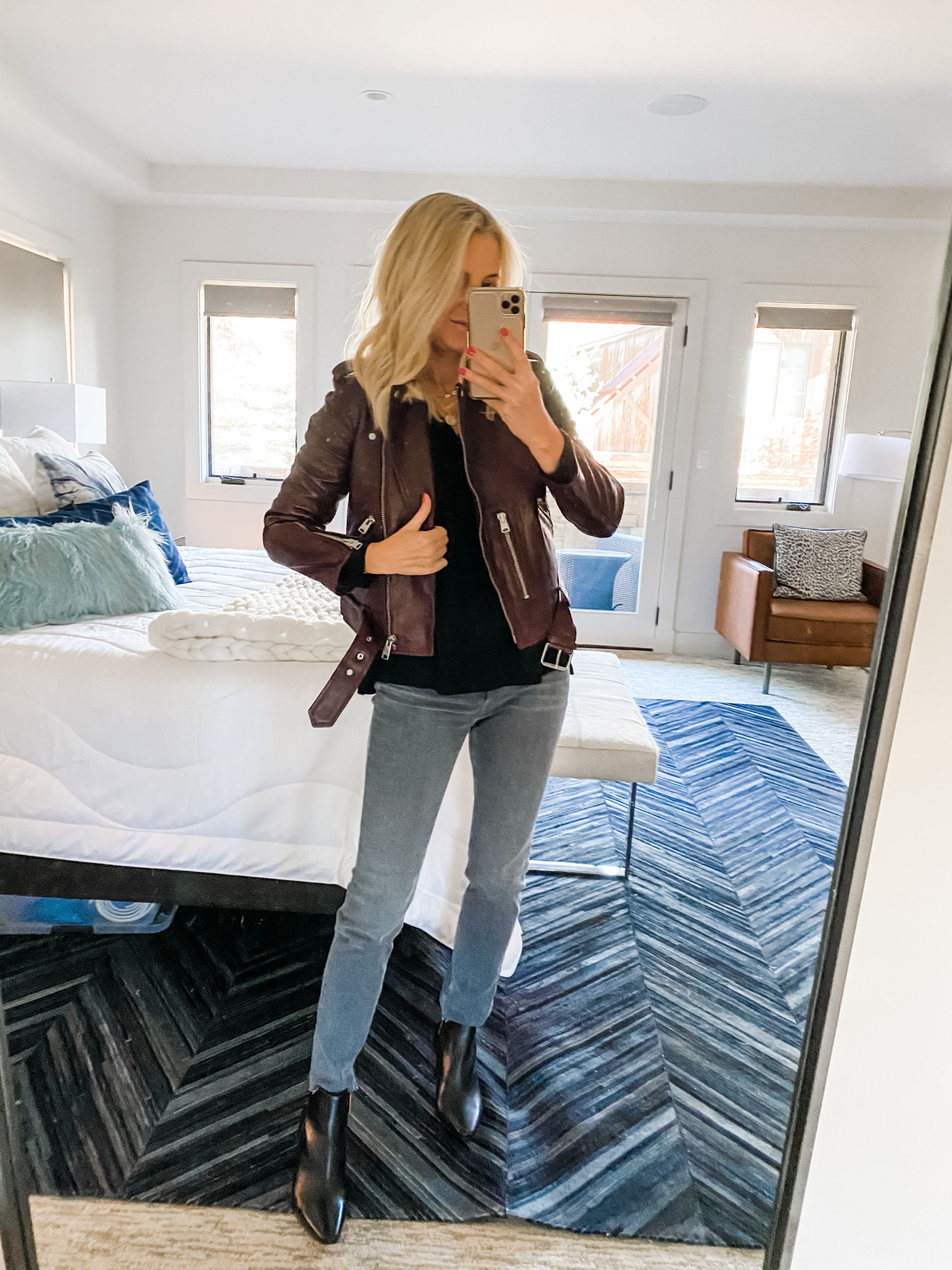 How to look better in photos, Look taller and slimmer in photos, Erin Busbee style blogger, fashion over 40