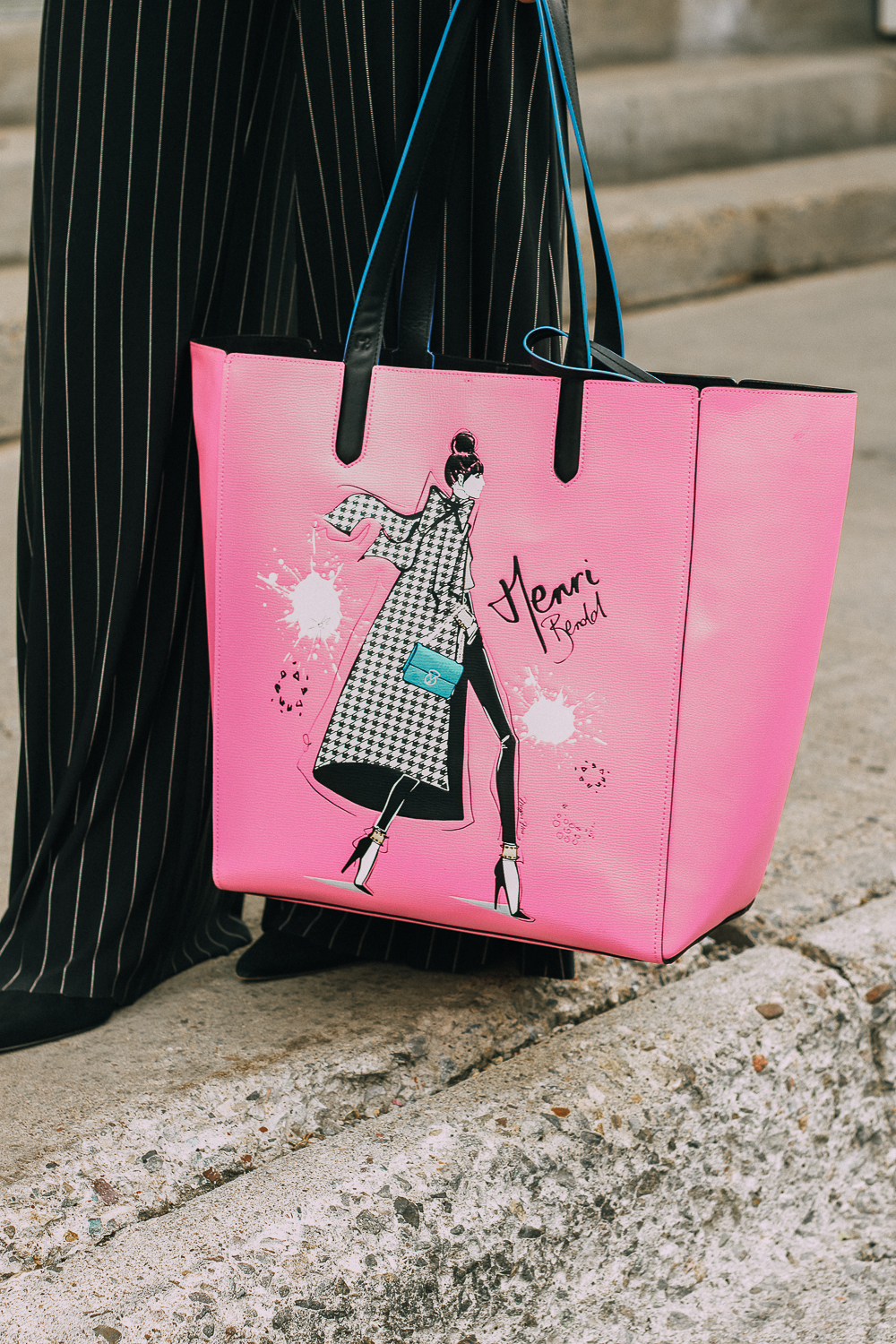 Fall Statement Handbags 2018, this pink Henri Bendel tote is the perfect fall shopping tote! It's SO cute and fun and will fit everything paired with a Joie leather jacket, and pink sunglasses, striped Norma Kamali elephant pants