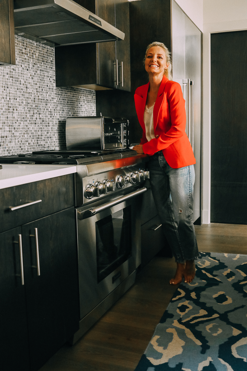 Top 5 Kitchen essentials modern mountain kitchen featuring erin busbee of busbeestyle.com, lifestyle blogger over 40 based in Telluride, Colorado