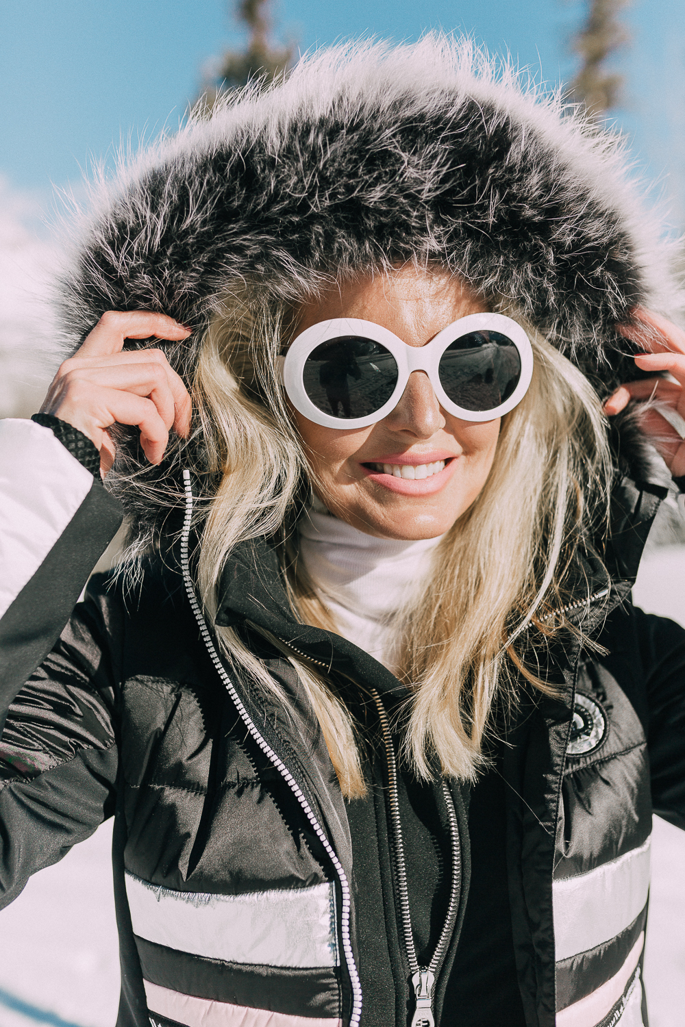 How to Stay Warm Socializing Outside? Snowsuits and Wearable