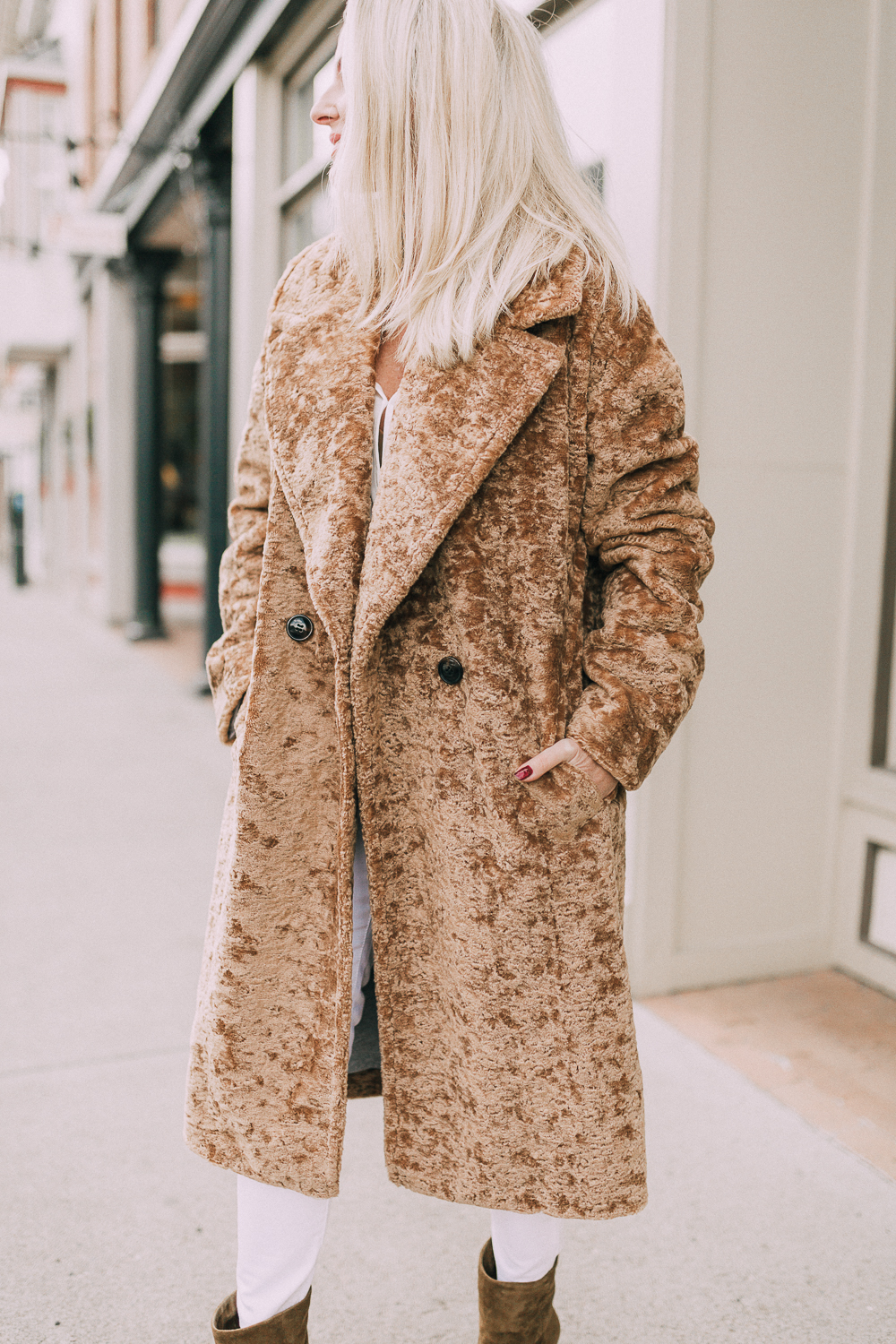 Fashion blogger Erin Busbee wearing an all white look with an Avec Les Filles faux shearling cocoon coat